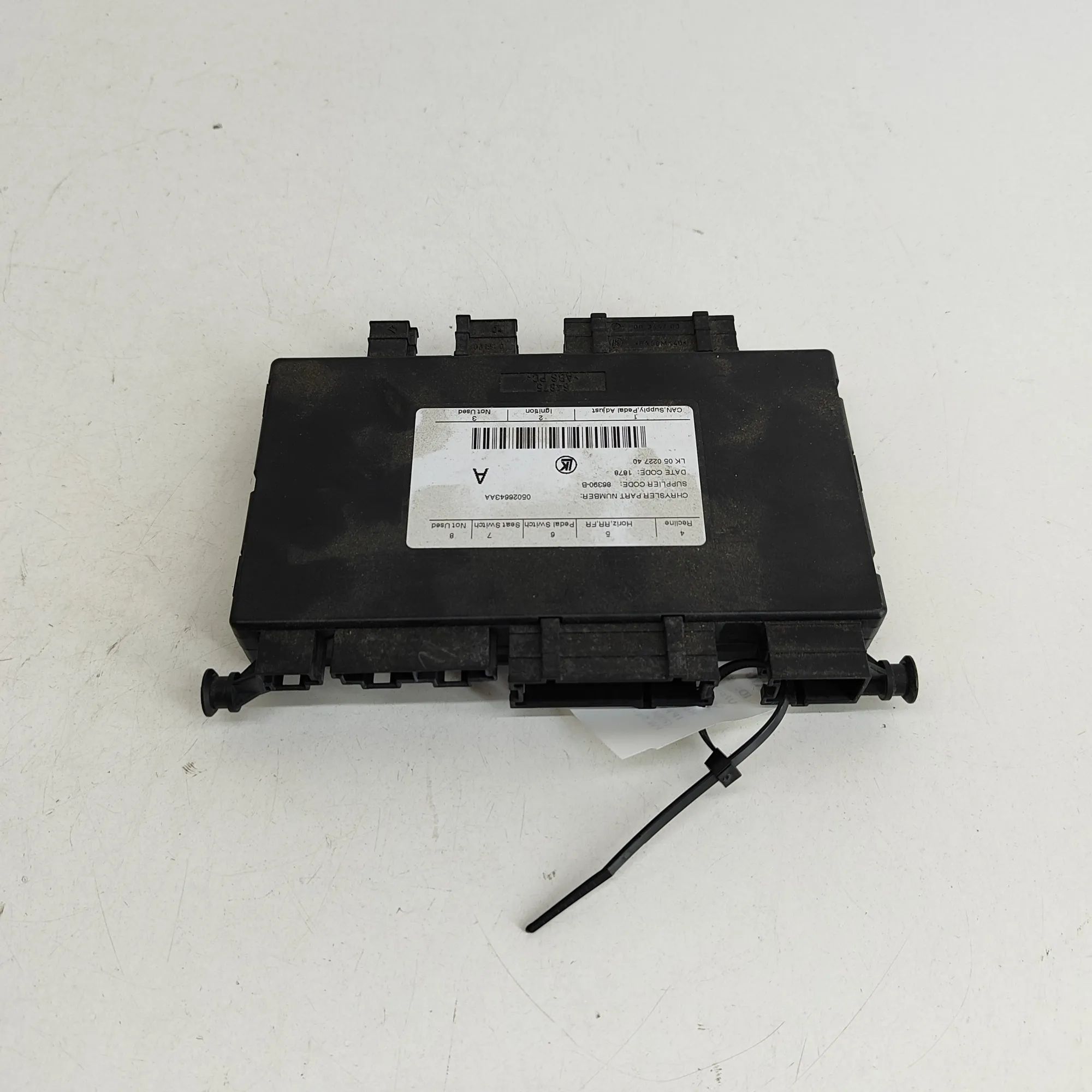 Chrysler 300C Front Right Seat Control Unit Front Right Seat Control Unit — CHRYSLER 300 (C...