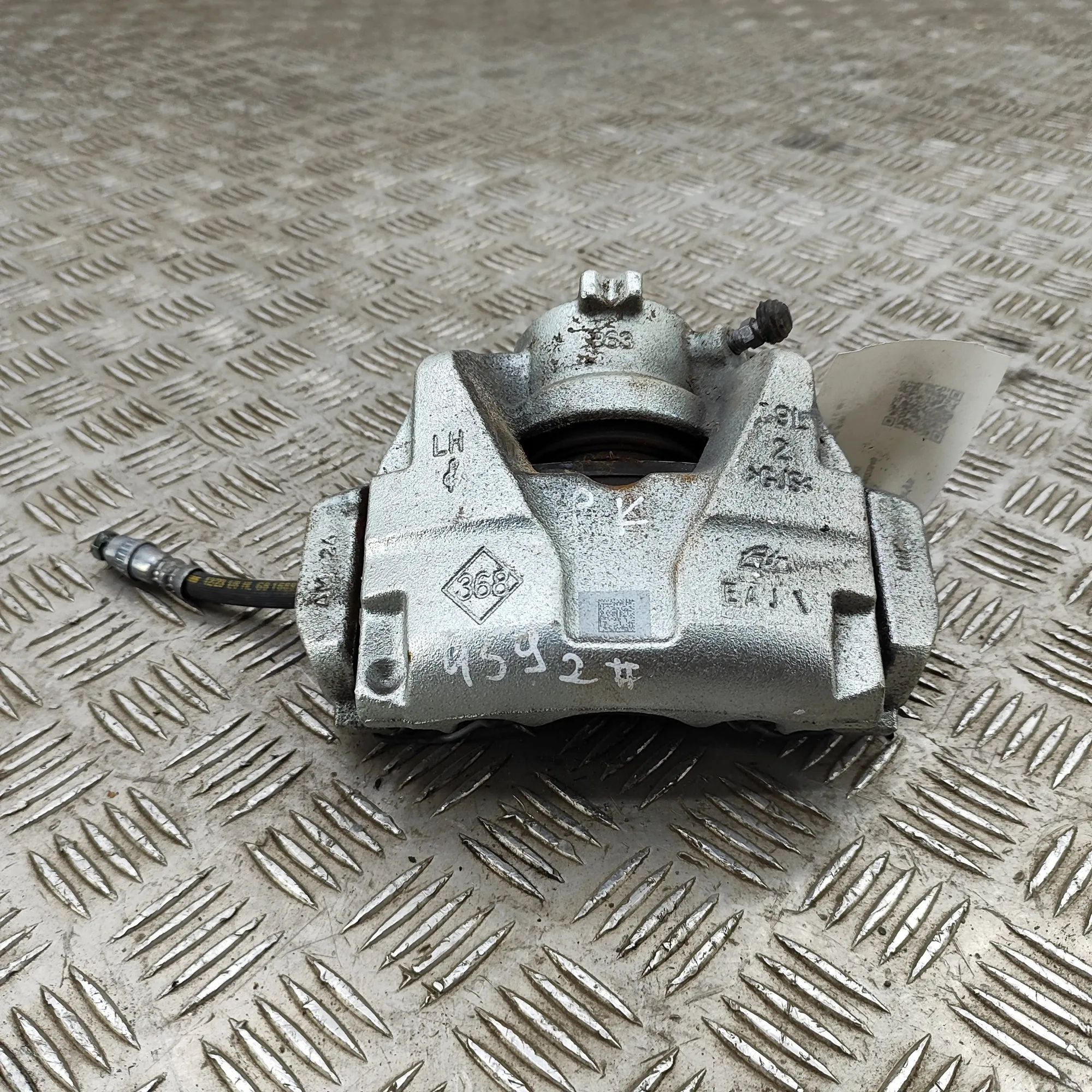 Nissan Juke Brake caliper — front left Brake caliper — front left — NISSAN JUKE (F16) ...