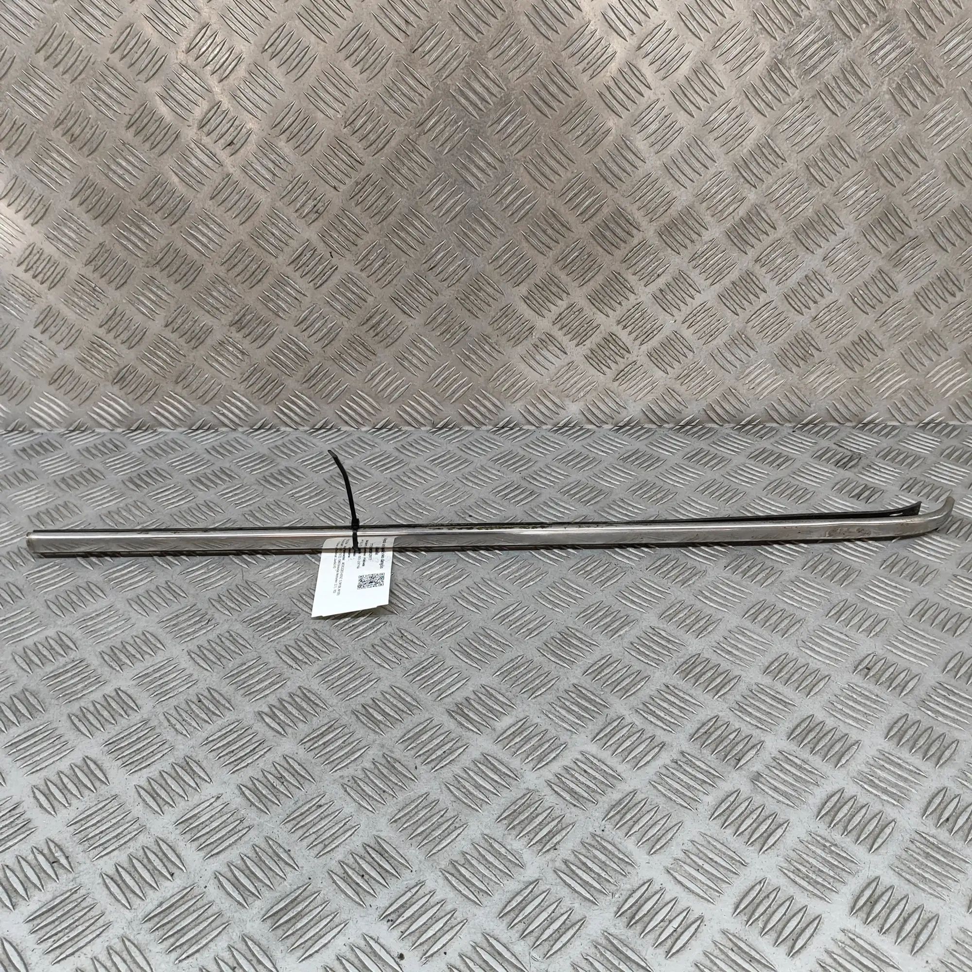 Mercedes-Benz 200 - 280 (W114, W115) Tailgate Bootlid Trim Tailgate Bootlid Trim — MERCEDES BENZ S-CLASS (...