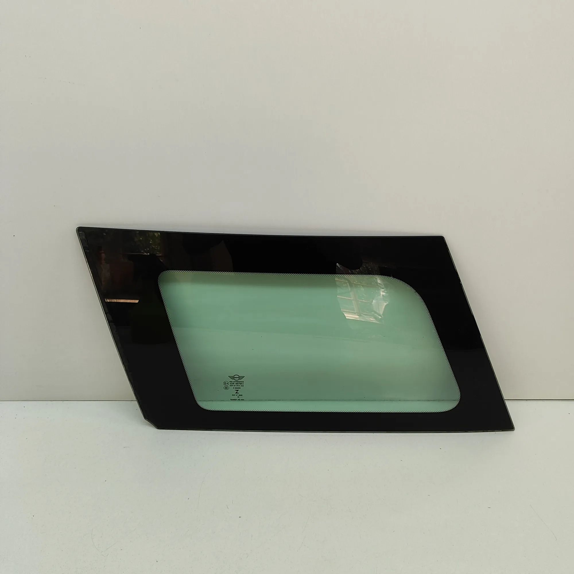 Mini Countryman (F60) Rear Left Quarter Window Rear Left Quarter Window — MINI COUNTRYMAN (F60...