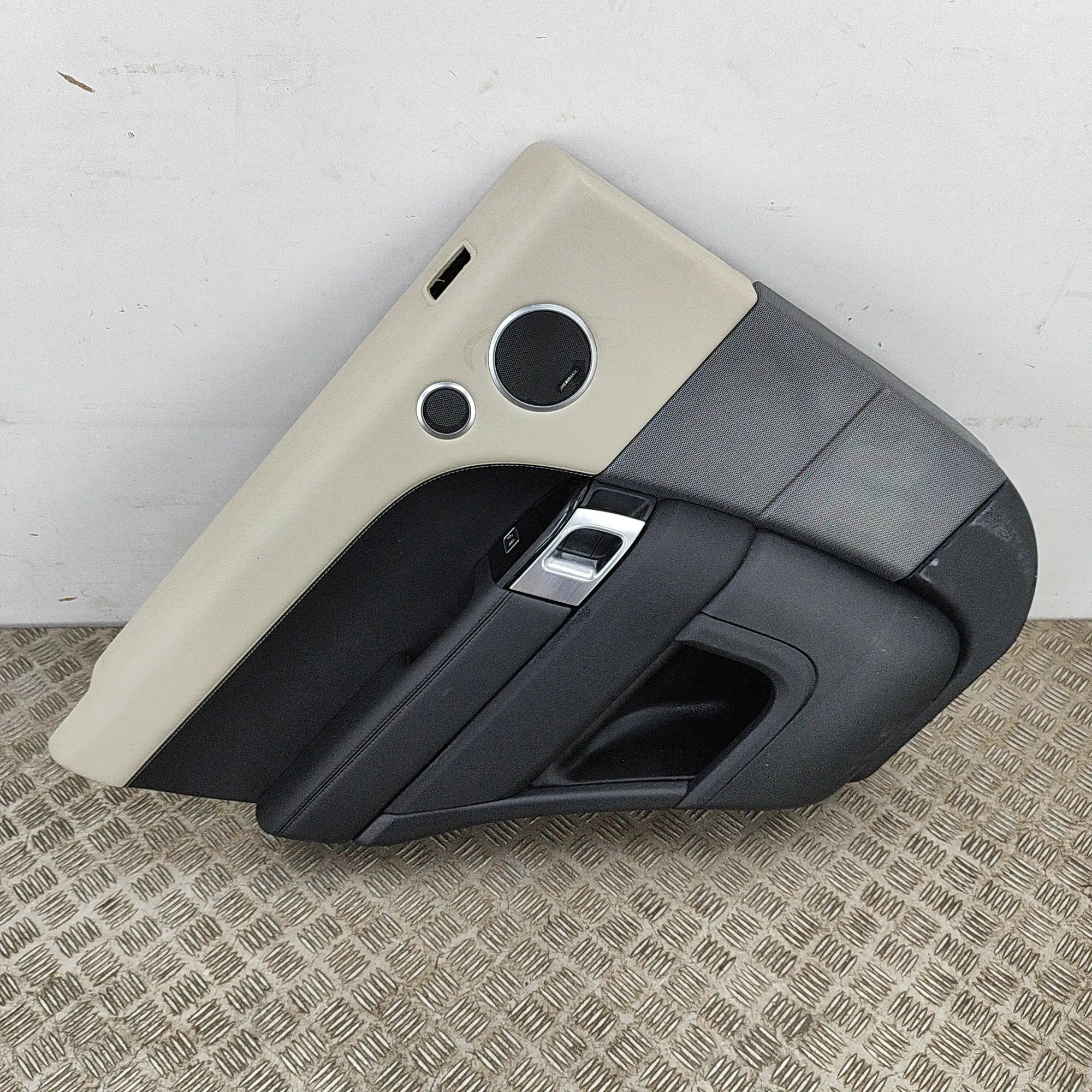 Land Rover Range Rover Sport (L494) Rear Left Door Panel Rear Left Door Panel — LAND ROVER RANGE ROVER S...