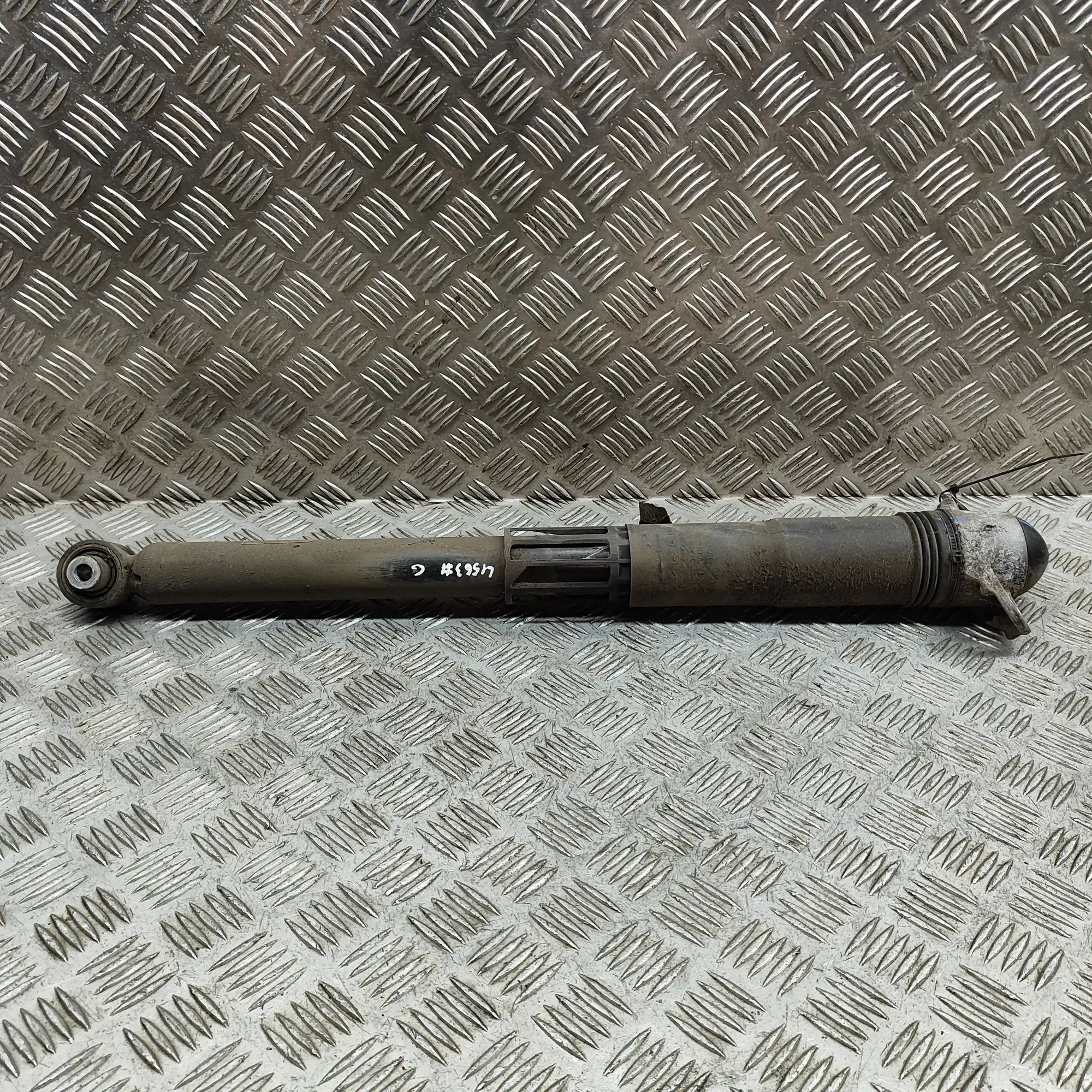 Seat Tarraco Shock absorber — rear left Shock absorber — rear left — SEAT TARRACO (KN2)...