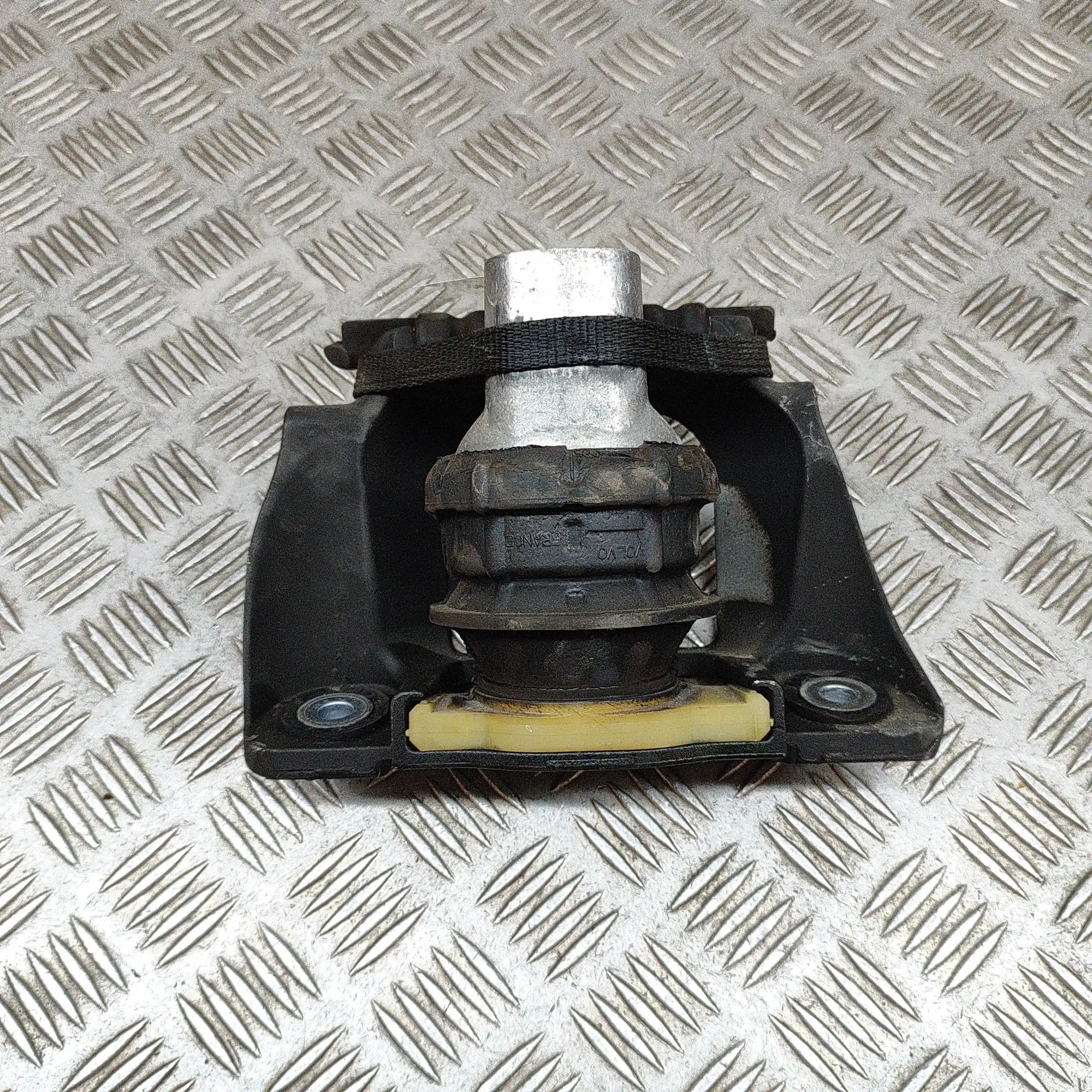 Volvo V60 Right Side Engine Mount Right Side Engine Mount — VOLVO V60 (II) (2019-...