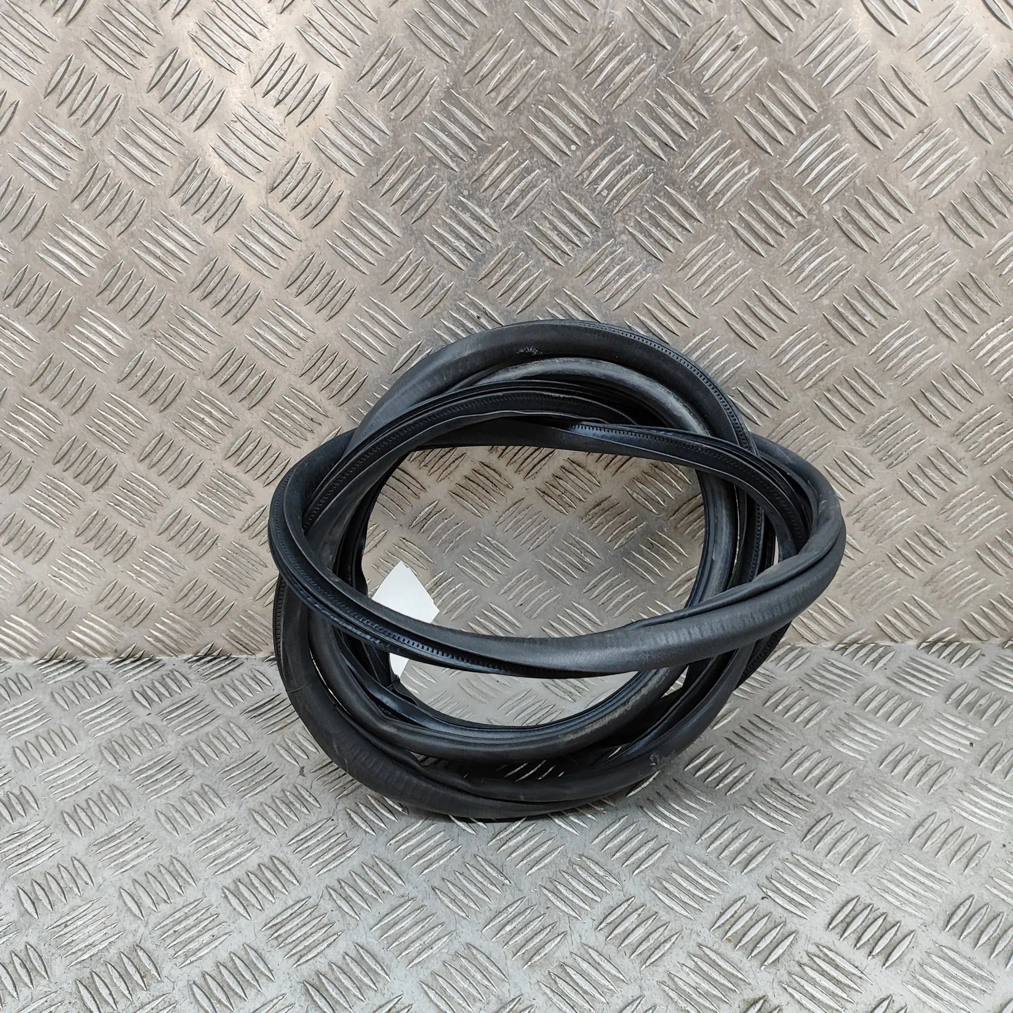 Honda Civic Door rubber seal — front right Door rubber seal — front right — HONDA CIVIC (X...