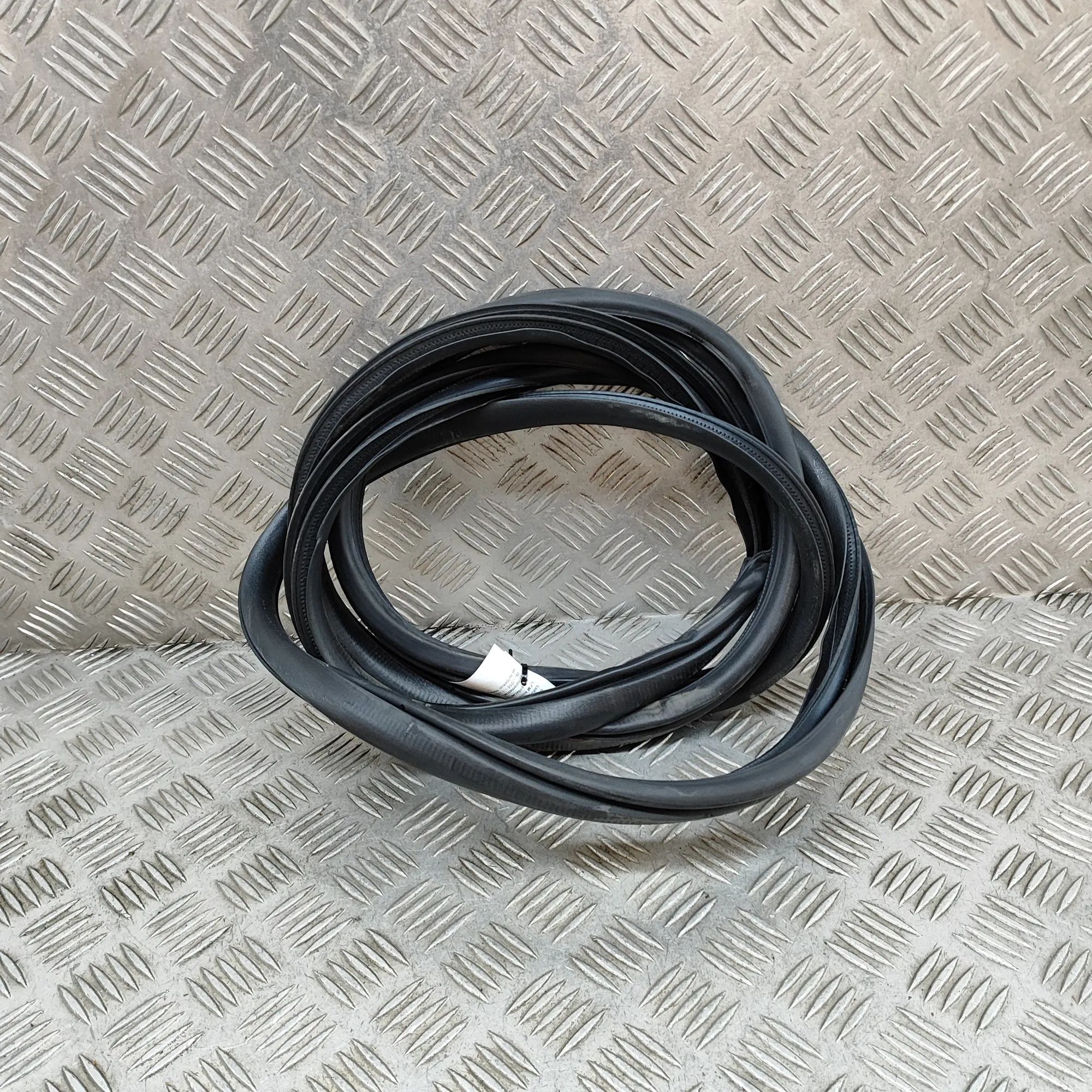 Honda Civic Door rubber seal — front right Door rubber seal — front right — HONDA CIVIC (X...