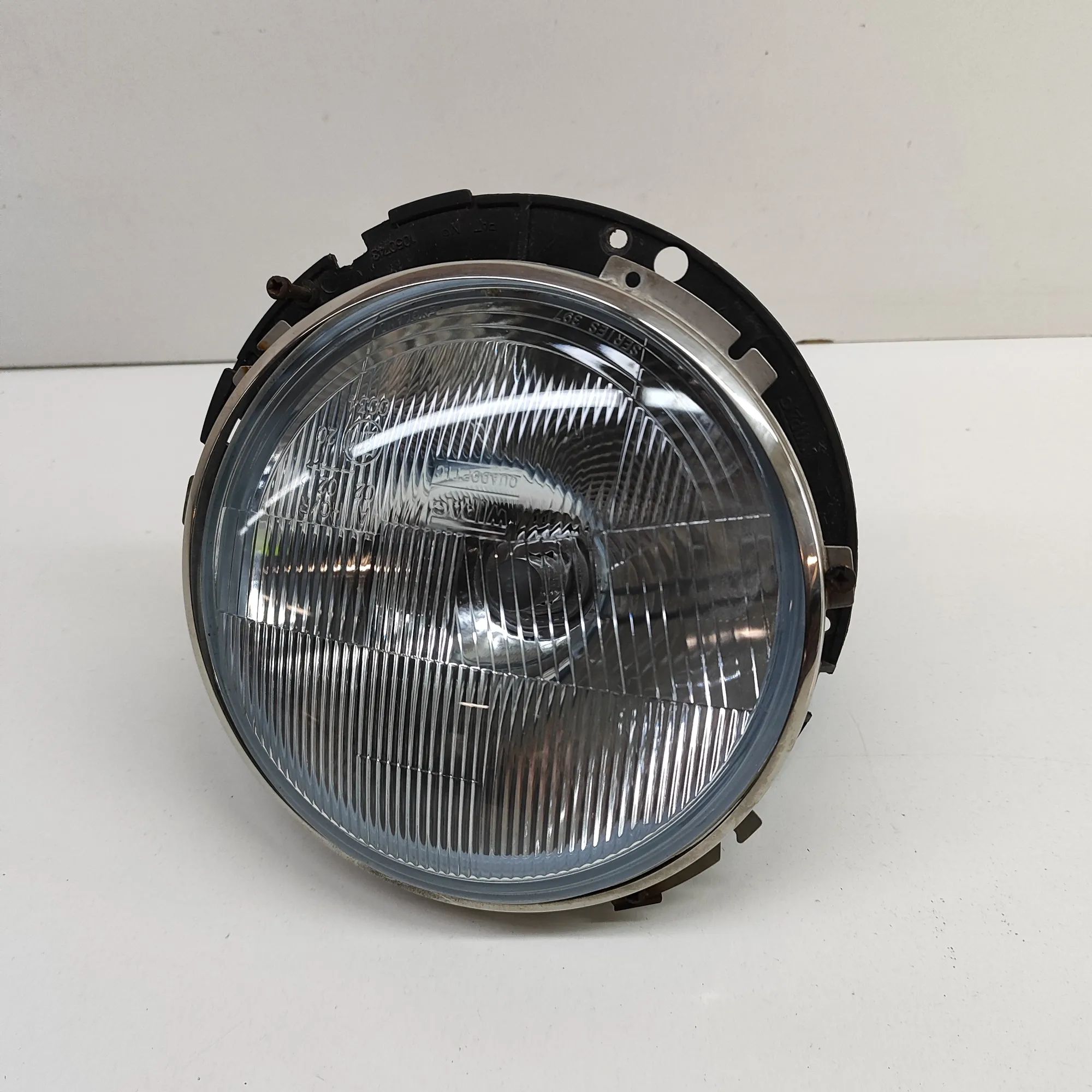 Land Rover Defender Front Left Headlight Front Left Headlight — LAND ROVER DEFENDER (L31...