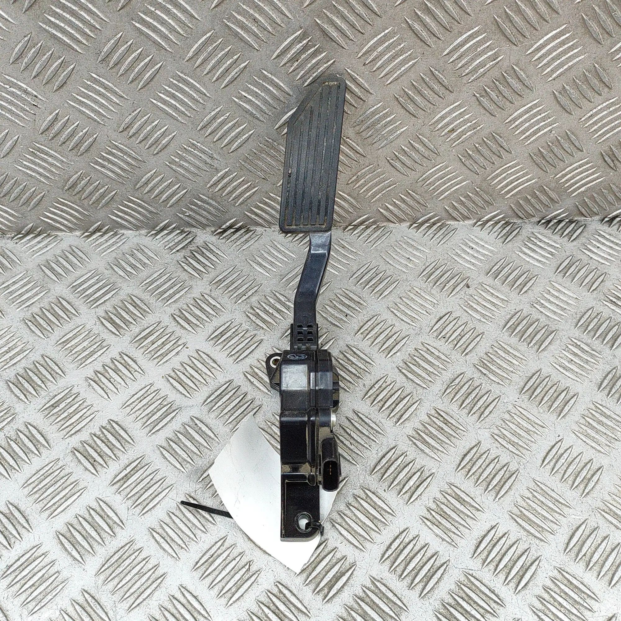 Isuzu D-Max Throttle Pedal Throttle Pedal — ISUZU D-MAX (II TFR, TFS) (201...