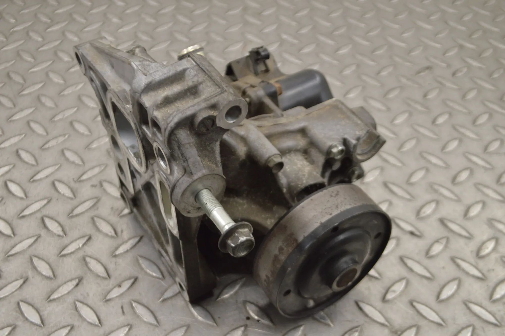 Mazda 3 (BL) водяной насос Water pump — MAZDA 3 (BM) (2013-...) — SH01151H...