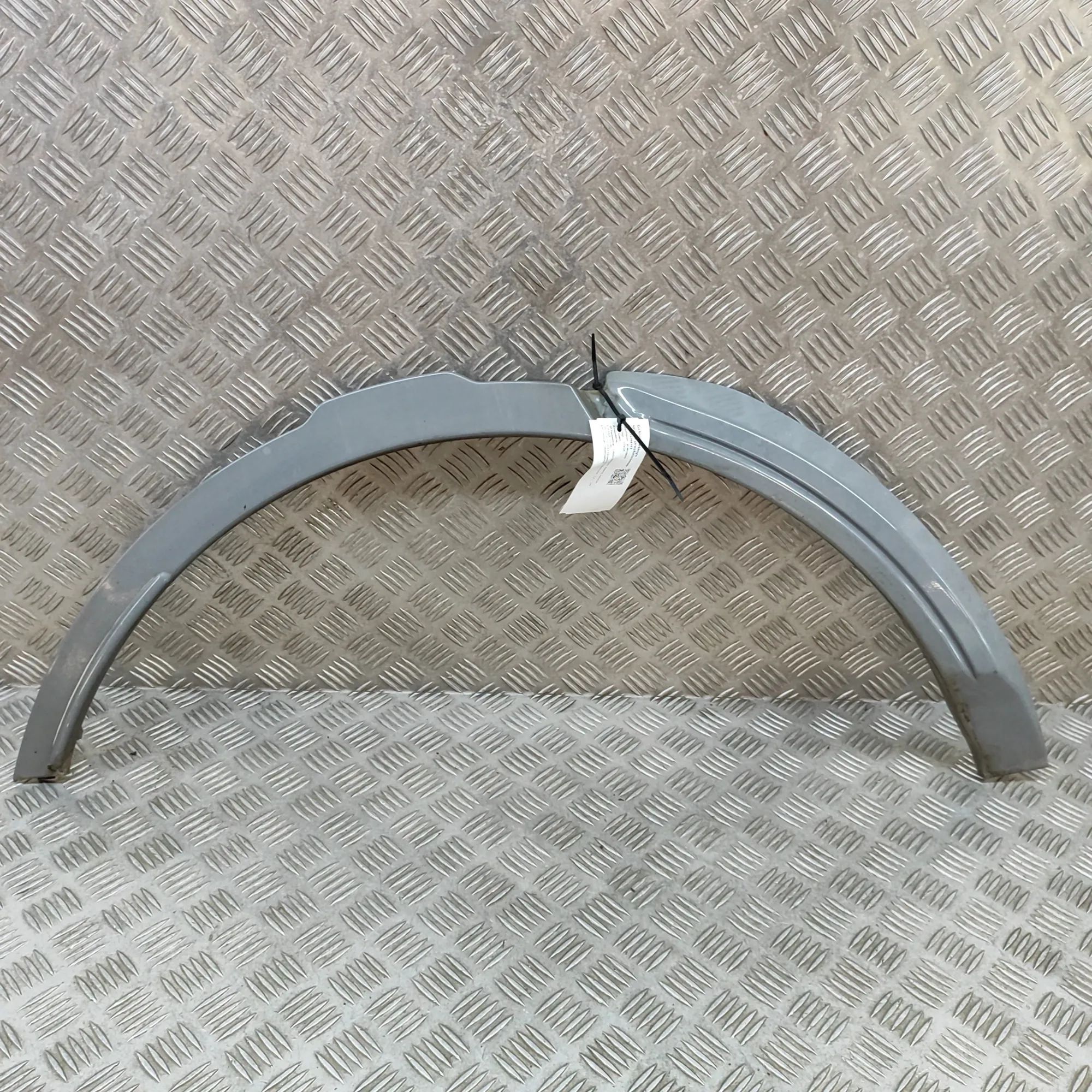 Land Rover Range Rover Evoque Wheel arch trim — rear right Wheel arch trim — rear right — LAND ROVER RANGE...