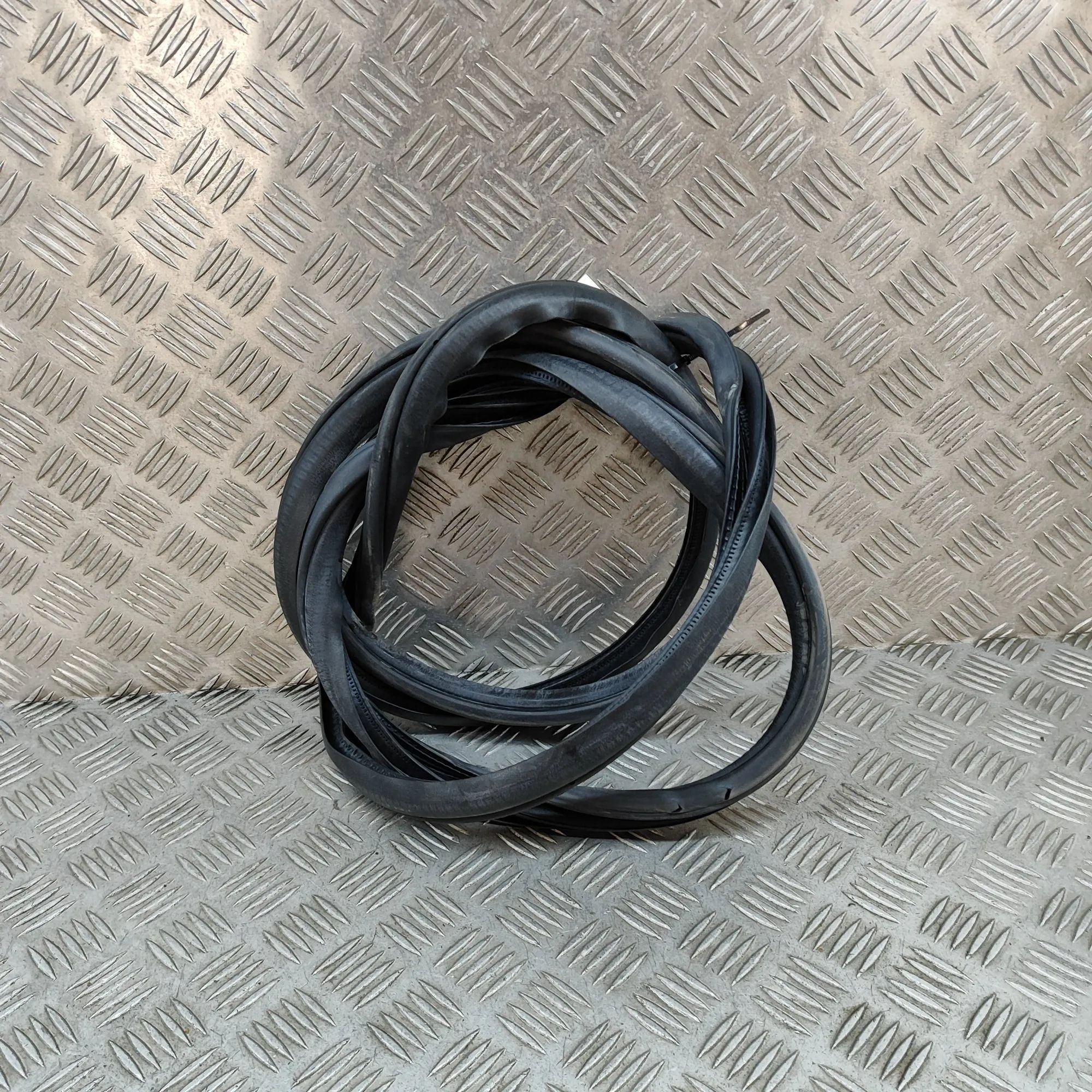 Honda Civic Door rubber seal — front left Door rubber seal — front left — HONDA CIVIC (X ...