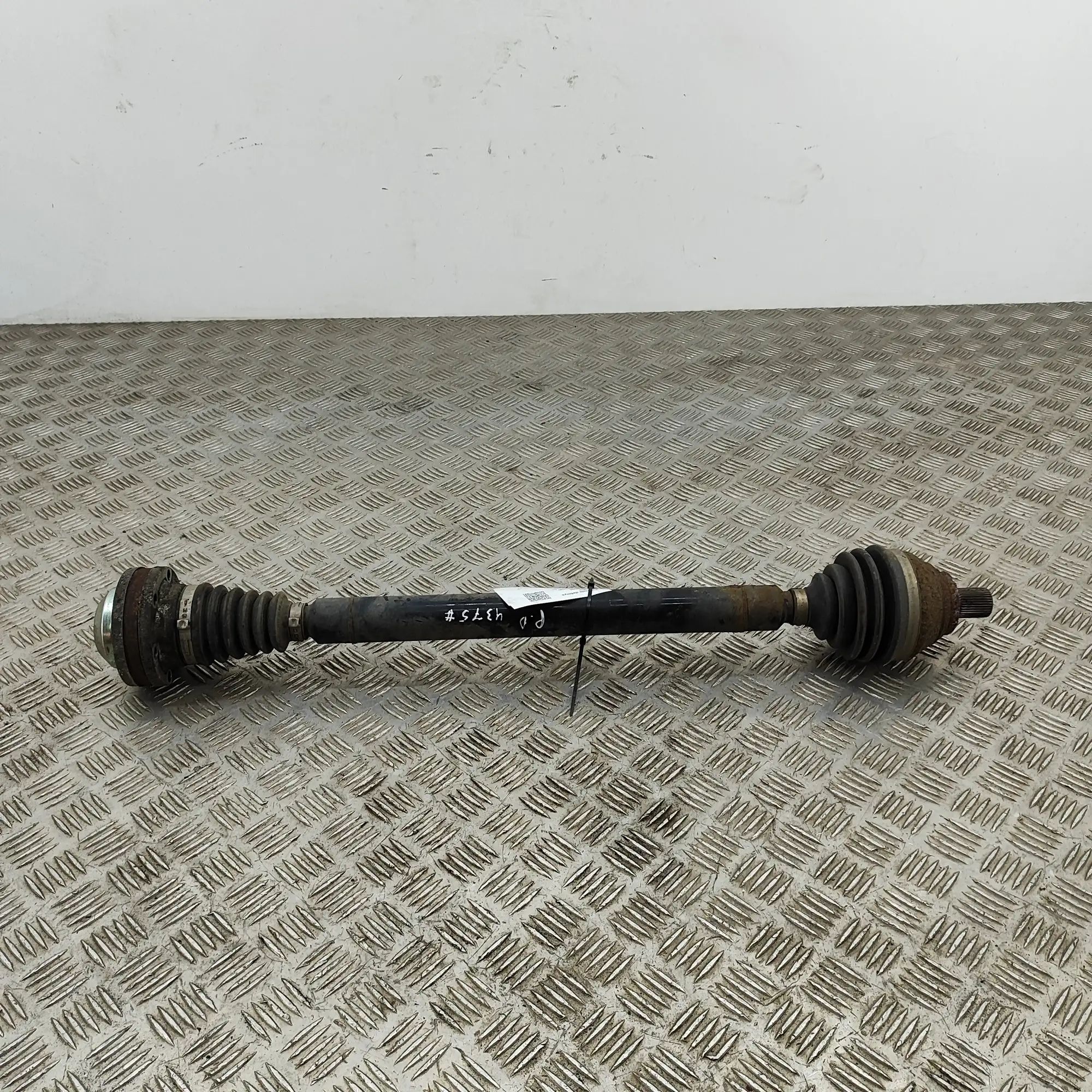 Audi Q3 (8U) Front Right Driveshaft Front Right Driveshaft — AUDI Q3 (8U) (2011-201...