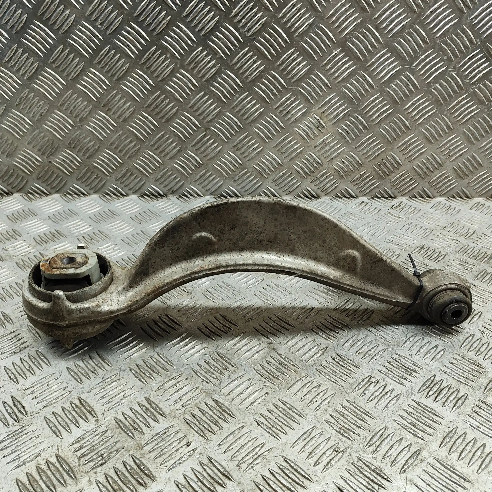 Land Rover Range Rover Velar Front Right Curved Control Arm Front Right Curved Control Arm — LAND ROVER RAN...