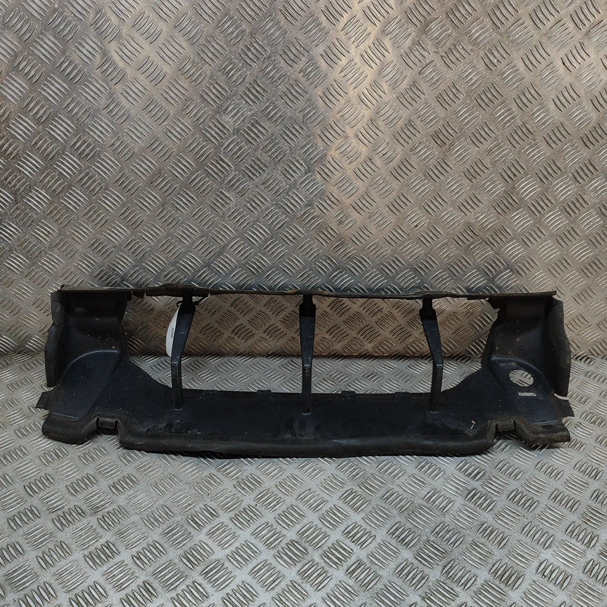 Land Rover Range Rover (L405) Radiator Air Intake Channel Radiator Air Intake Channel — LAND ROVER RANGE ...