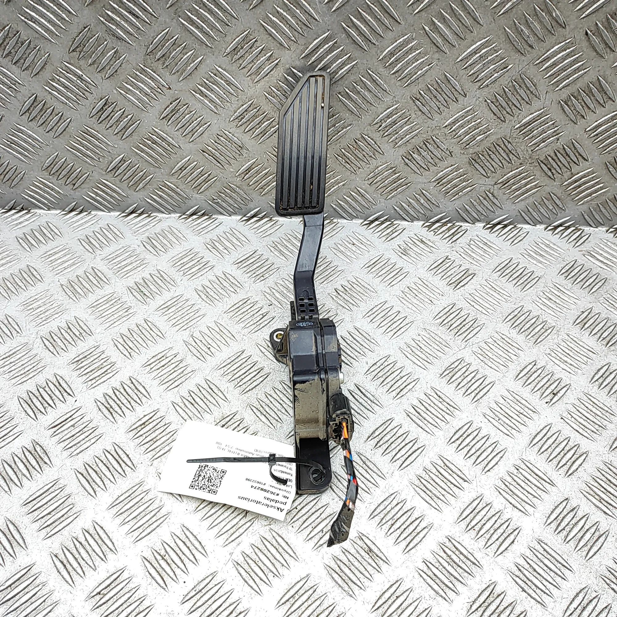 Isuzu D-Max Throttle Pedal Throttle Pedal — ISUZU D-MAX (II TFR, TFS) (201...