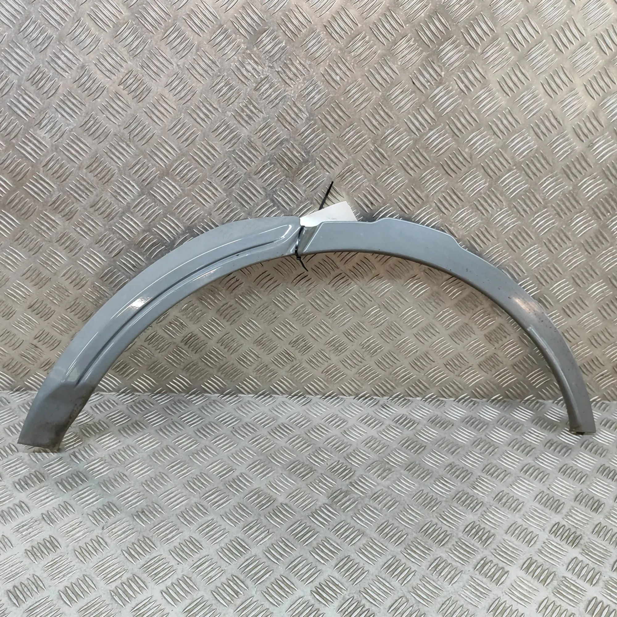 Land Rover Range Rover Evoque Wheel arch trim — rear left Wheel arch trim — rear left — LAND ROVER RANGE ...