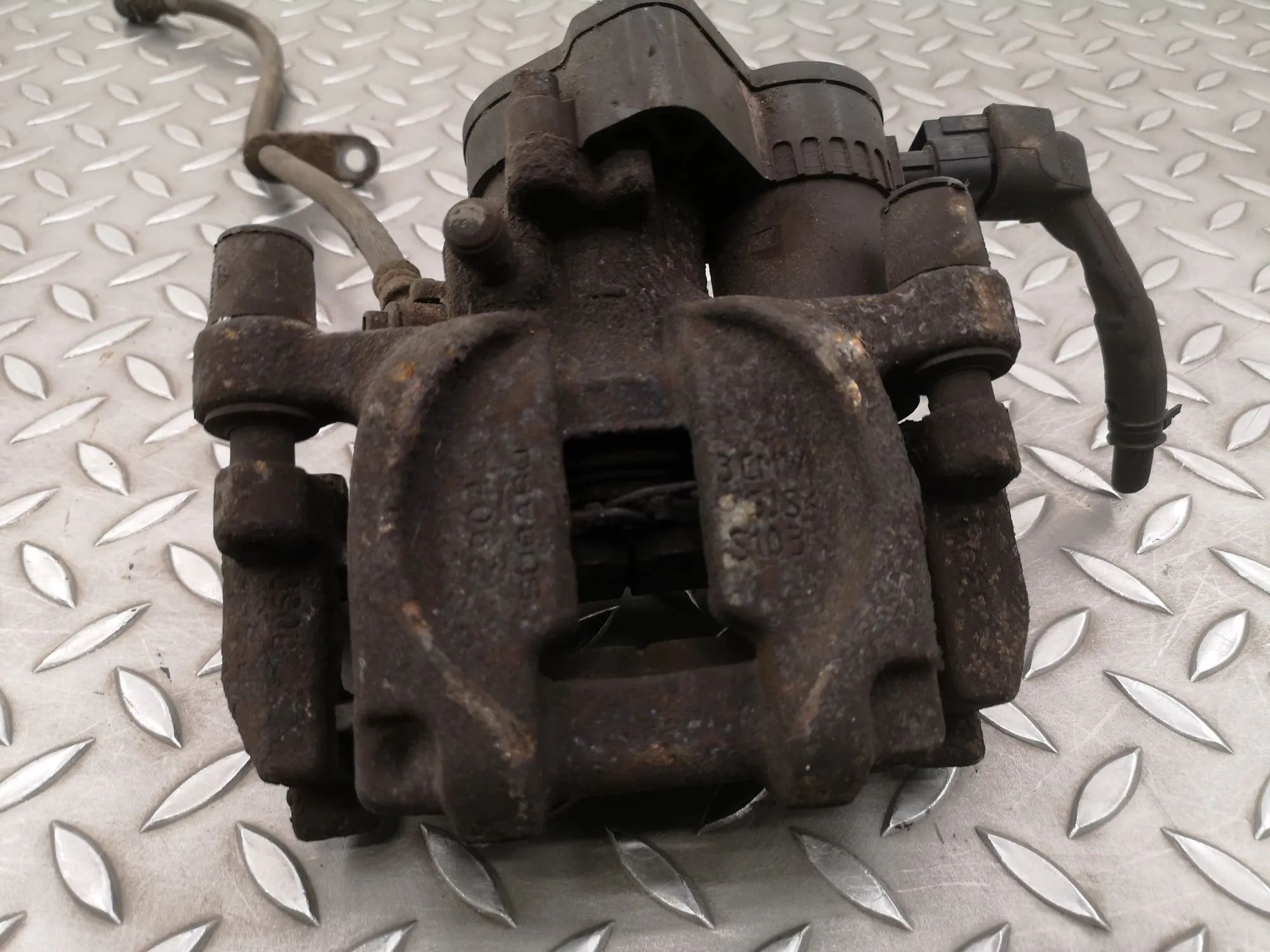Subaru Outback Brake caliper — rear left Brake caliper — rear left — SUBARU OUTBACK (BS)...