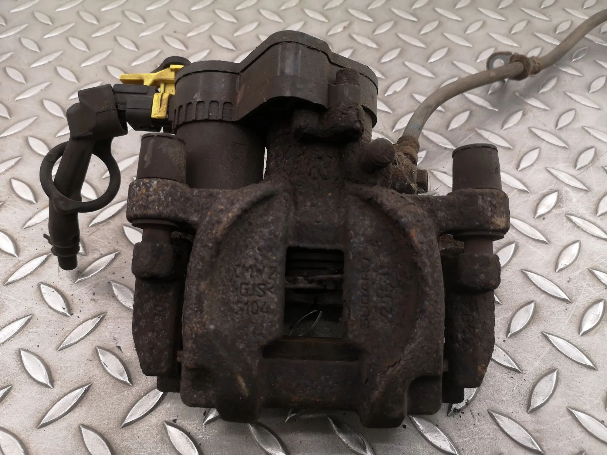 Subaru Outback Brake caliper — rear right Brake caliper — rear right — SUBARU OUTBACK (BS...