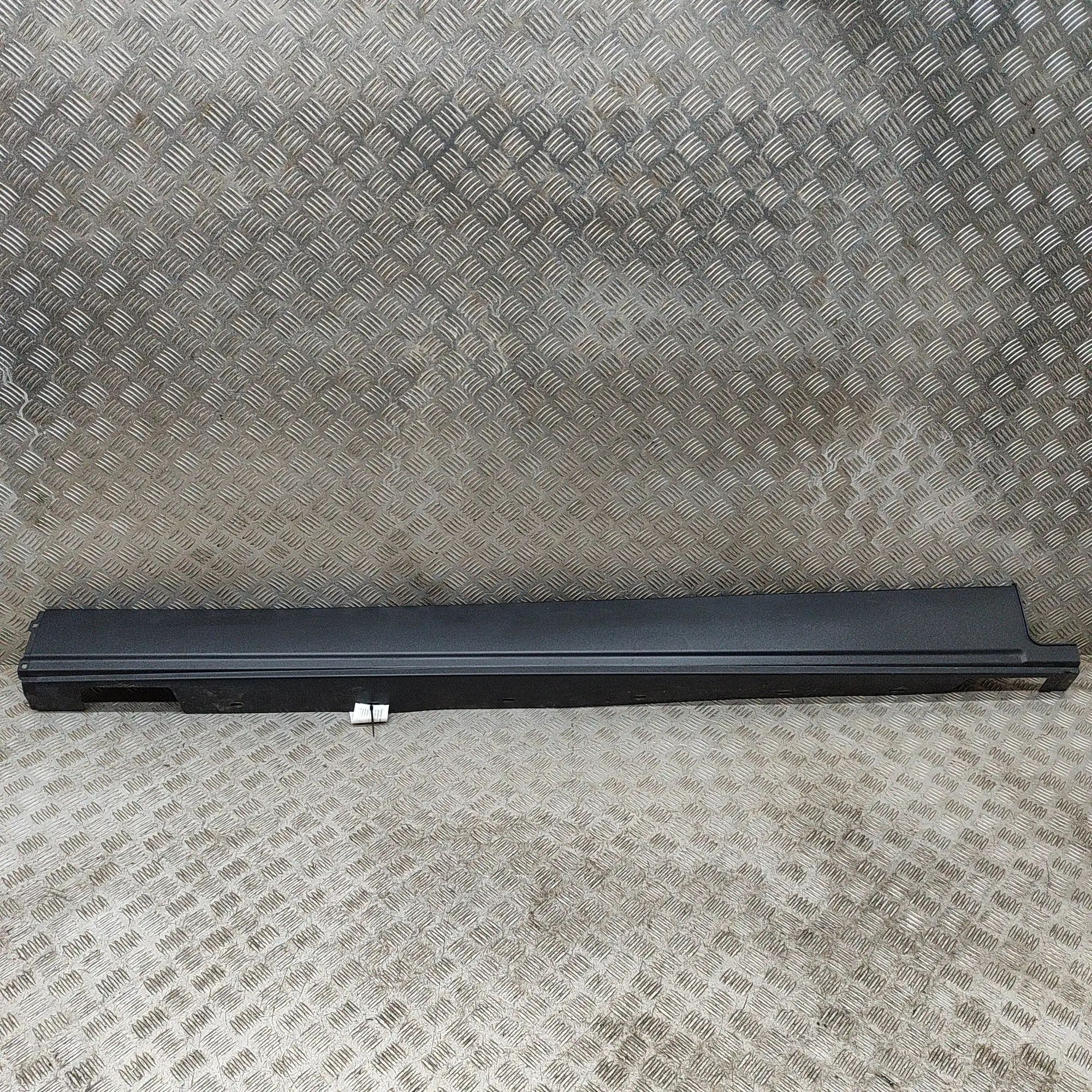 Land Rover Range Rover Sport (L494) Right Side Plastic Sideskirt Cover Right Side Plastic Sideskirt Cover — LAND ROVER...