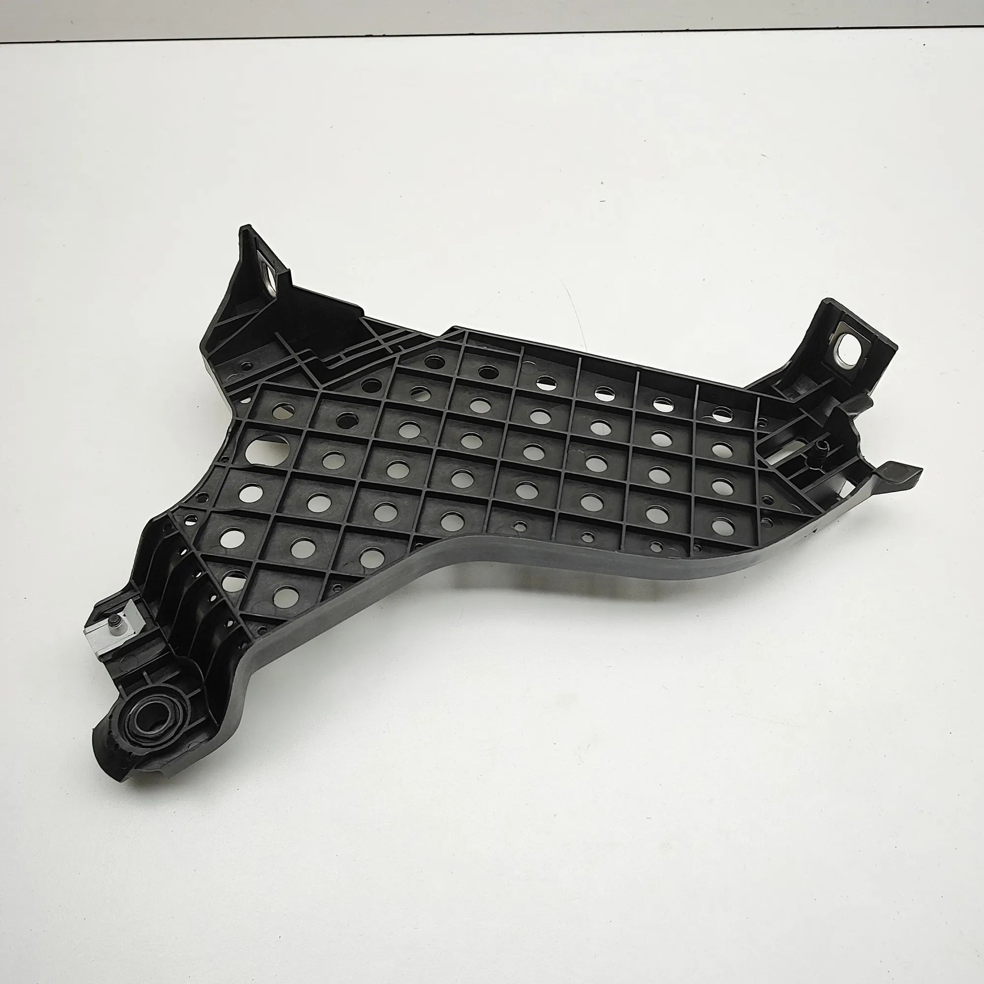 Audi Q3 (8U) Right Headlight Bracket Right Headlight Bracket — AUDI Q3 (8U) (2011-20...