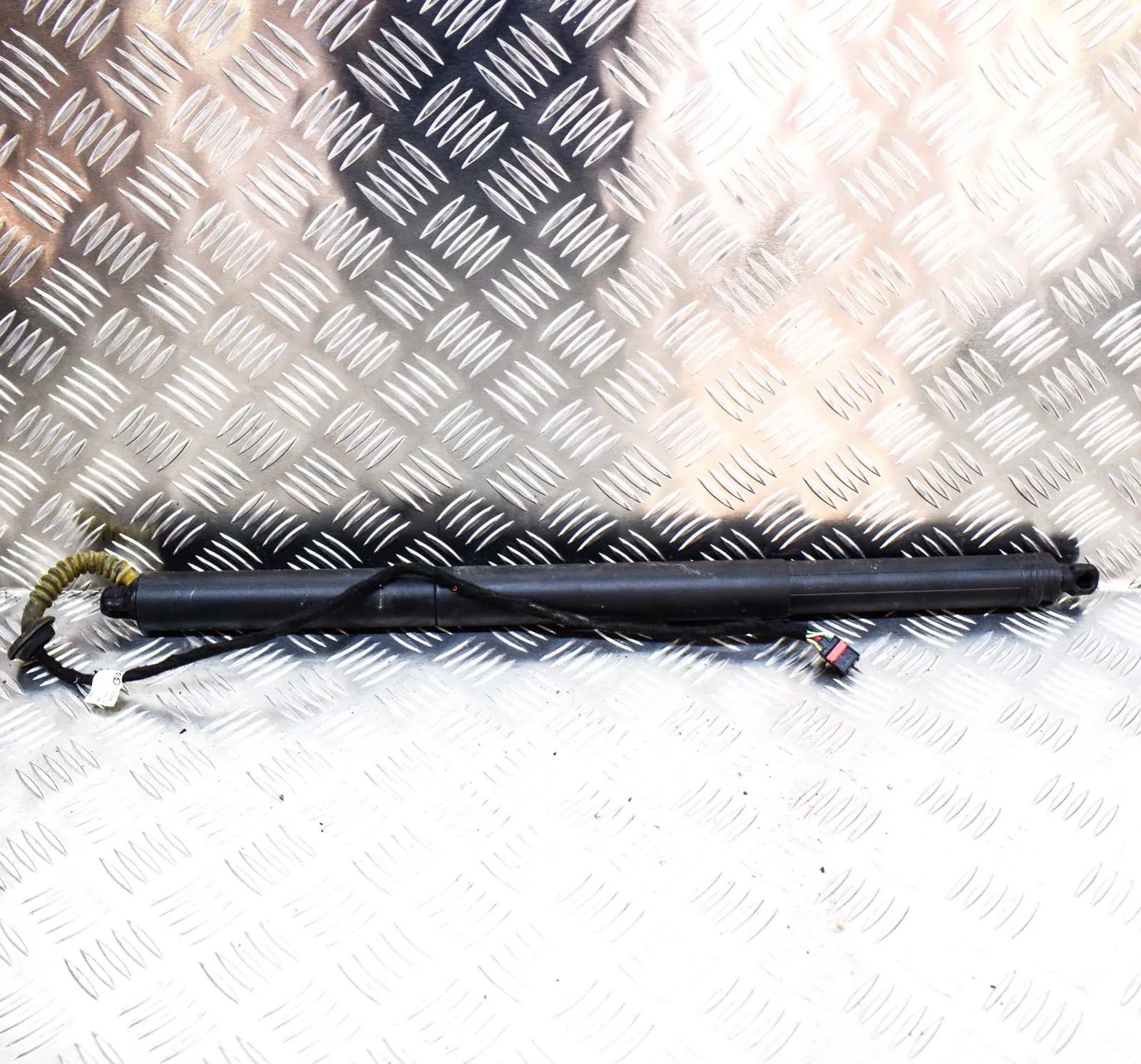 Audi Q3 (8U) Left Side Tailgate Gas Strut Left Side Tailgate Gas Strut — AUDI Q3 (8U) (20...