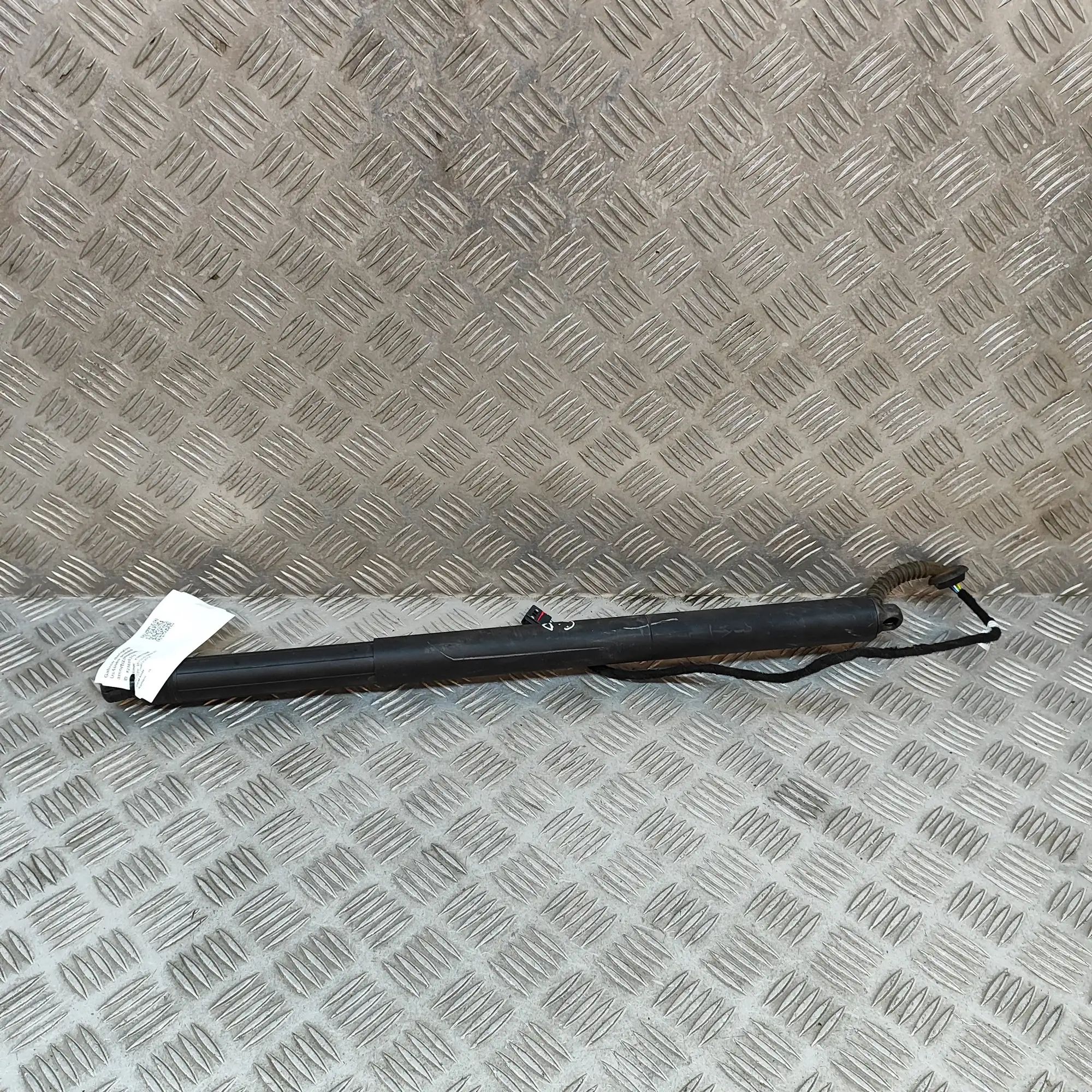 Audi Q3 (8U) Right Side Tailgate Gas Strut Right Side Tailgate Gas Strut — AUDI Q3 (8U) (2...