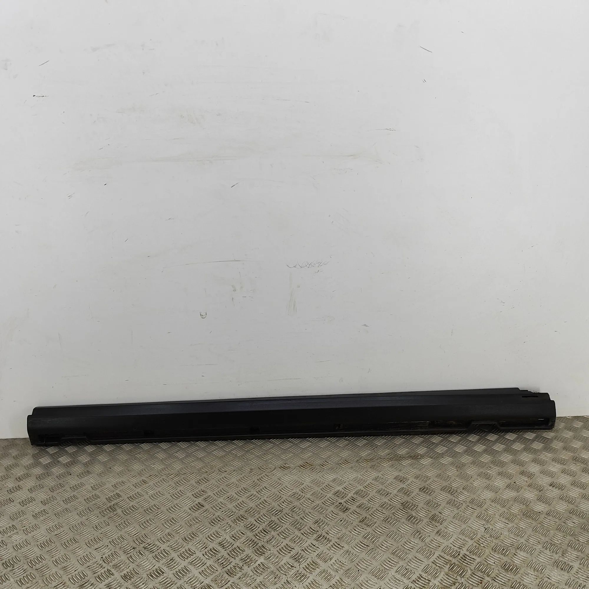 Land Rover Range Rover Evoque Right Side Plastic Sideskirt Cover Right Side Plastic Sideskirt Cover — LAND ROVER...