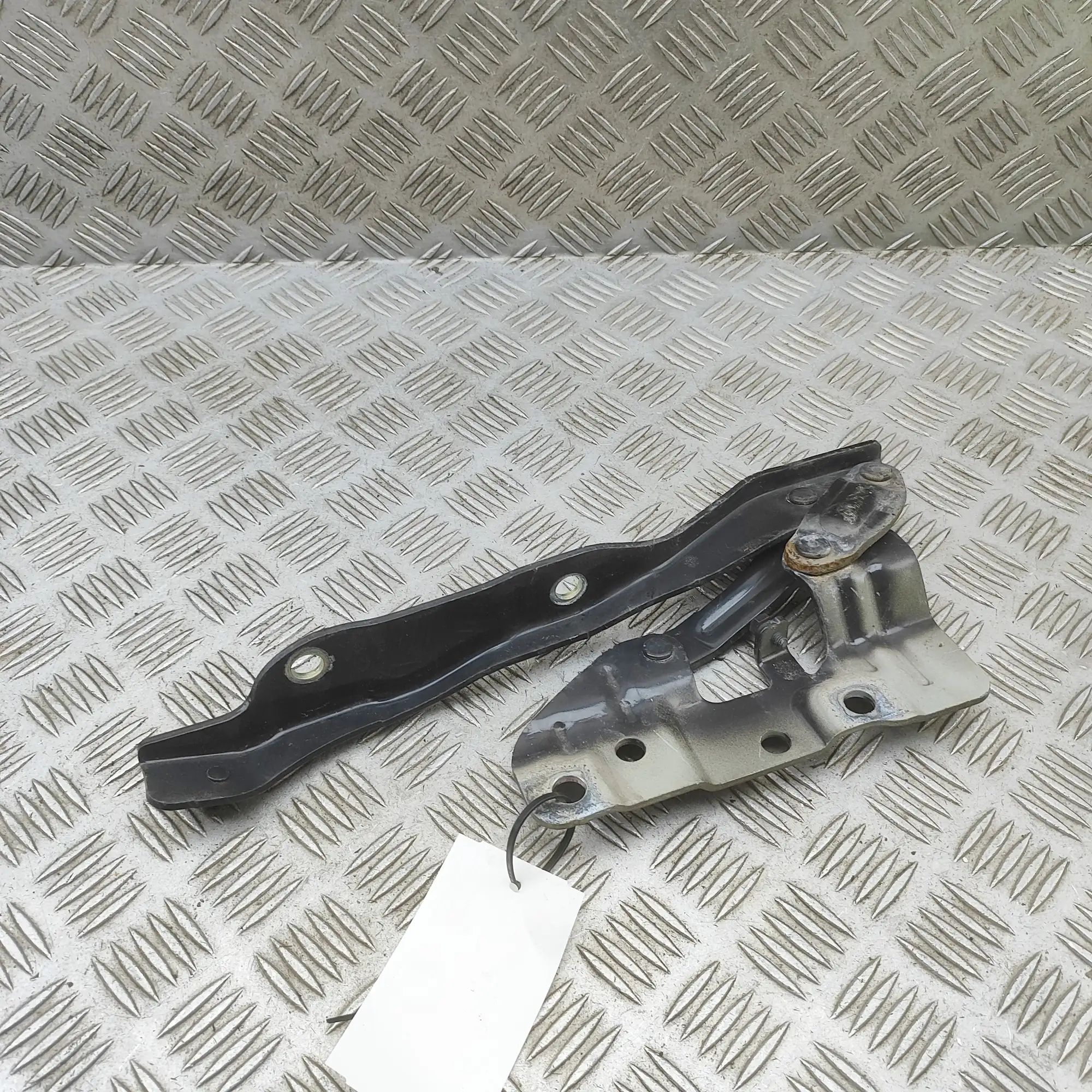 Hyundai Ioniq Bonnet hinge — front right Bonnet hinge — front right — HYUNDAI IONIQ (5 N...