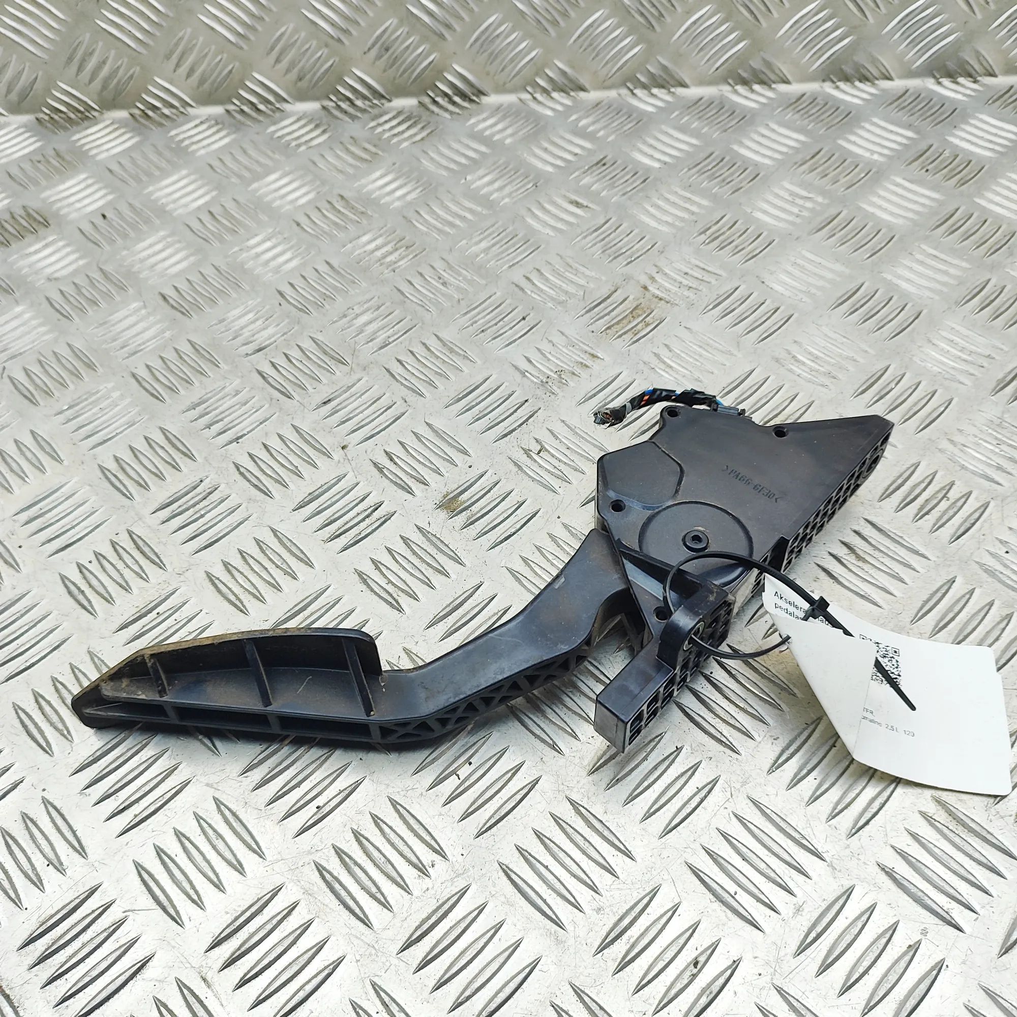 Isuzu D-Max Throttle Pedal Throttle Pedal — ISUZU D-MAX (II TFR, TFS) (201...