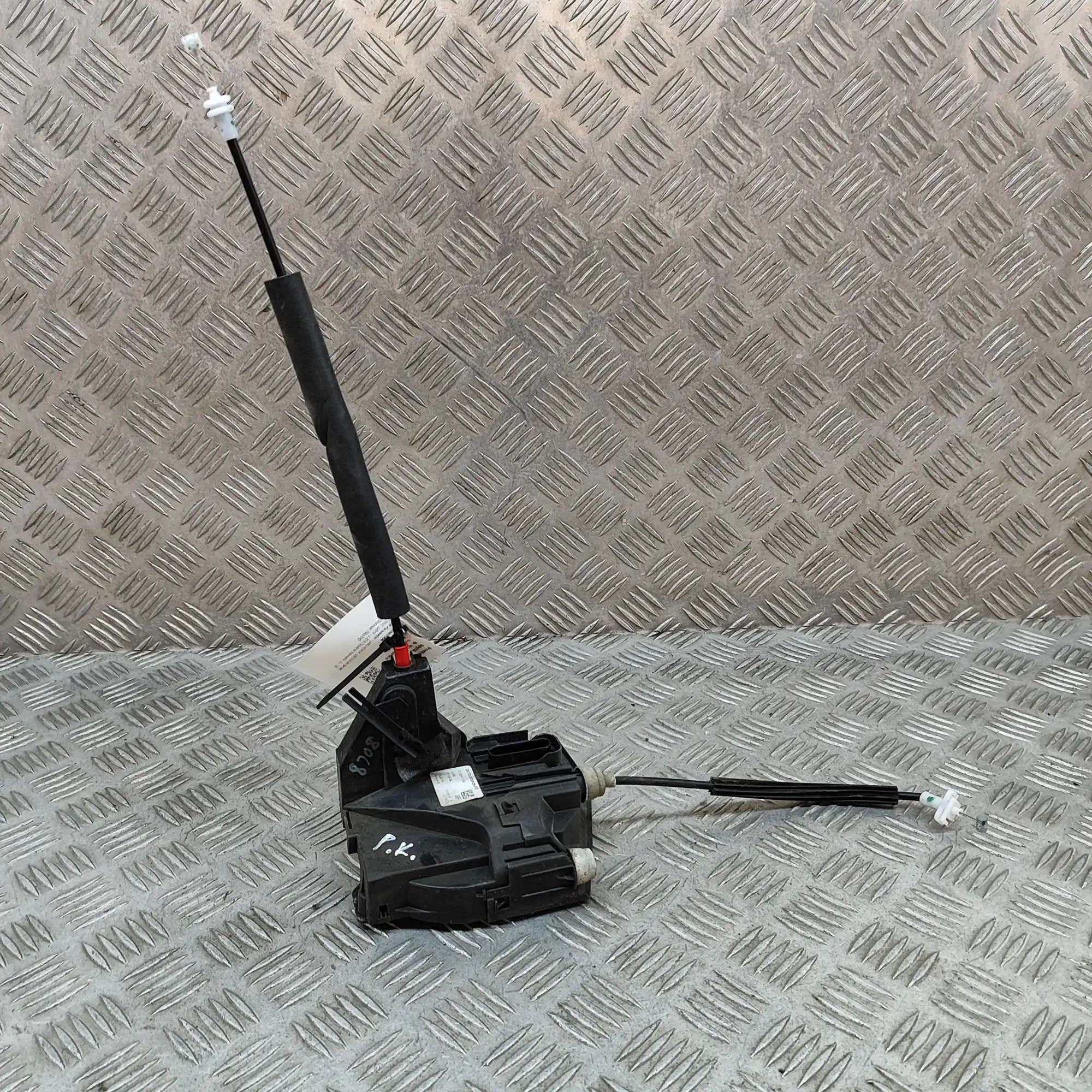 Land Rover Discovery Sport Door lock — front left Door lock — front left — LAND ROVER DISCOVERY S...