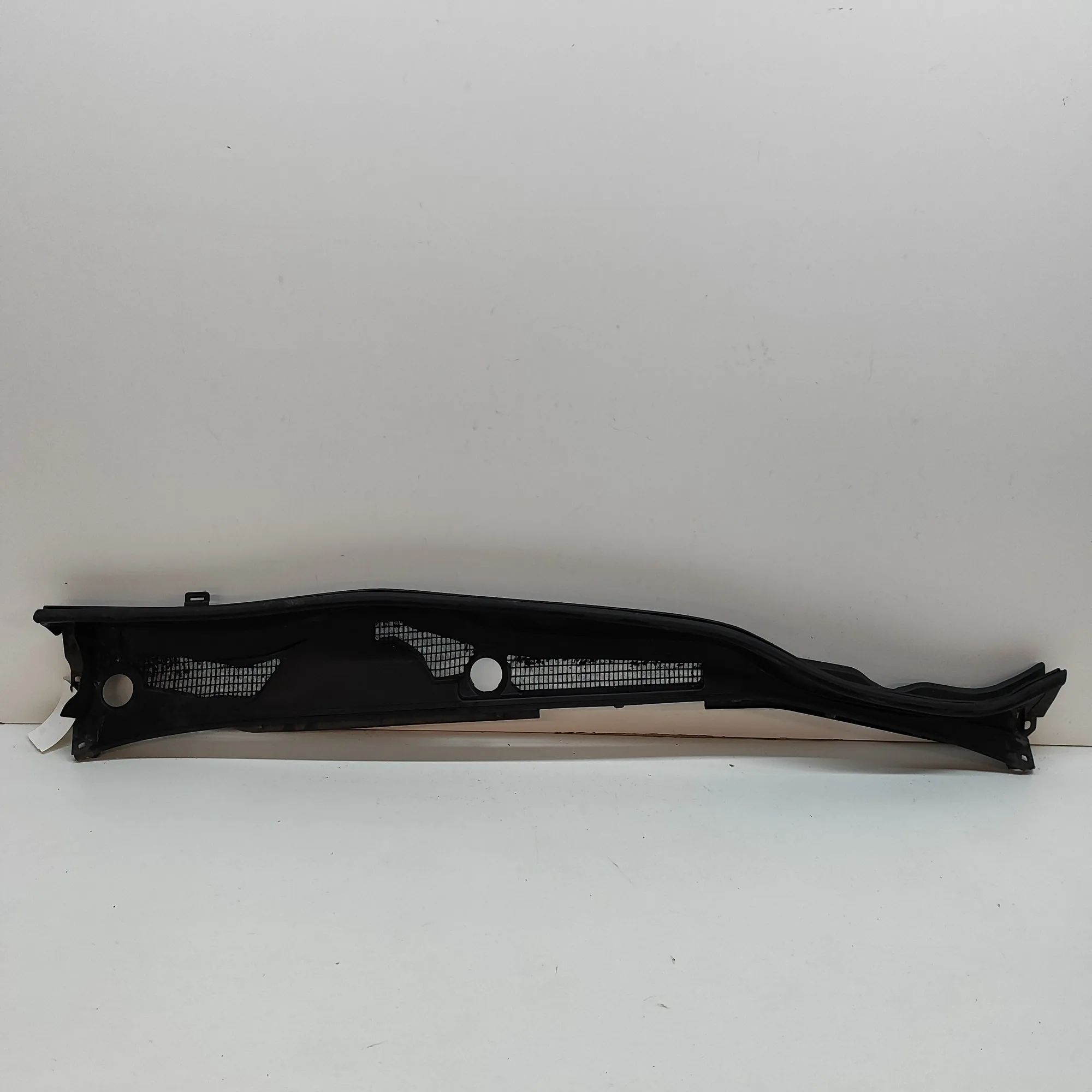 Lexus GS Front Wiper Cowl Trim Front Wiper Cowl Trim — LEXUS GS (_L1_) (2011-....
