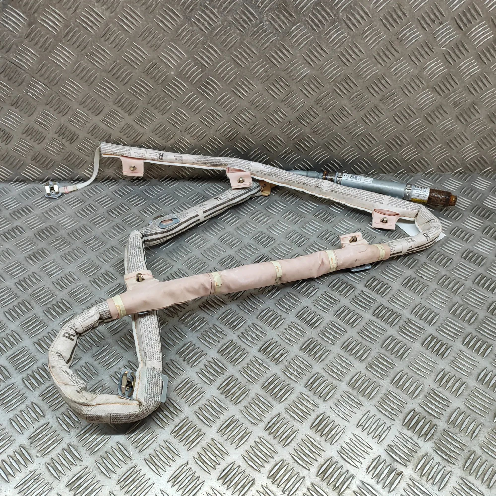 Volkswagen Touareg Right Side Roof Safety Curtain SRS Right Side Roof Safety Curtain SRS — VW TOUAREG...