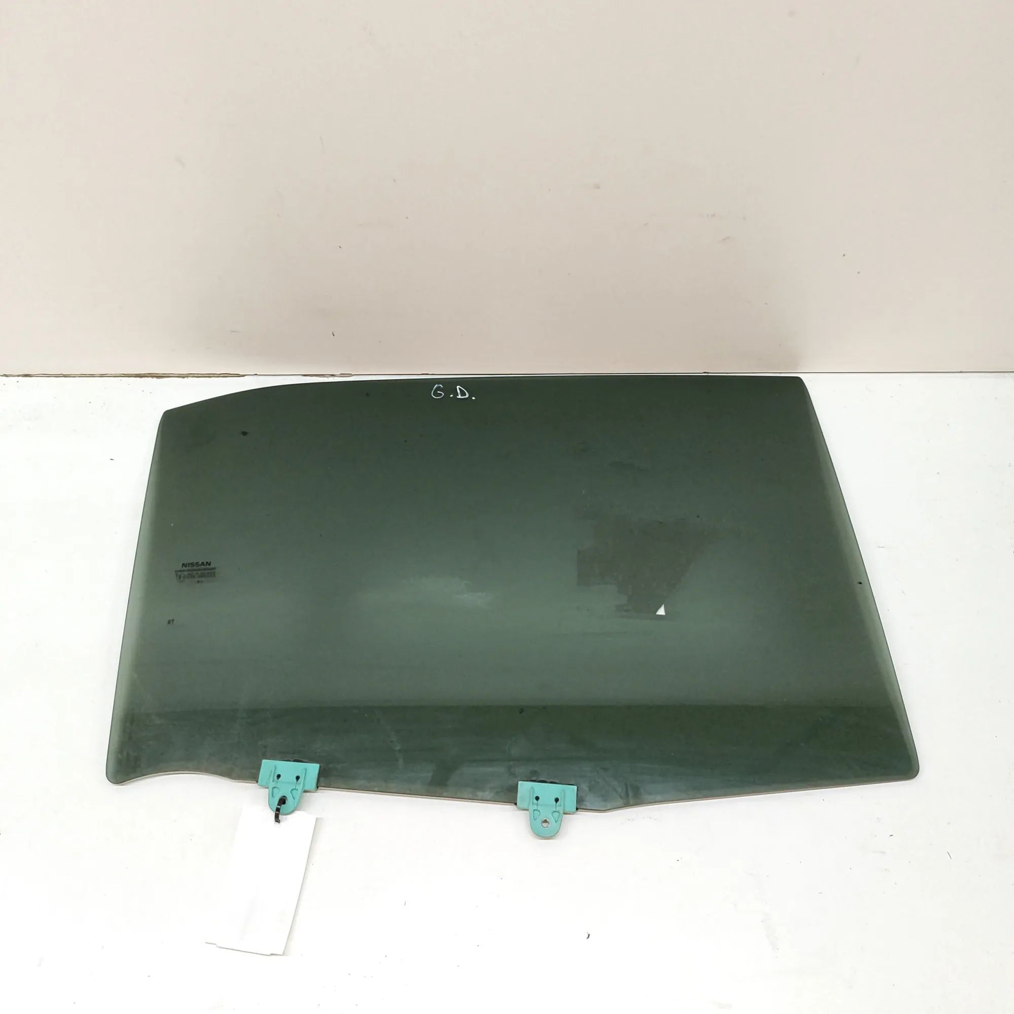 Nissan Juke Right rear door window Right rear door window — NISSAN JUKE (F16) (201...