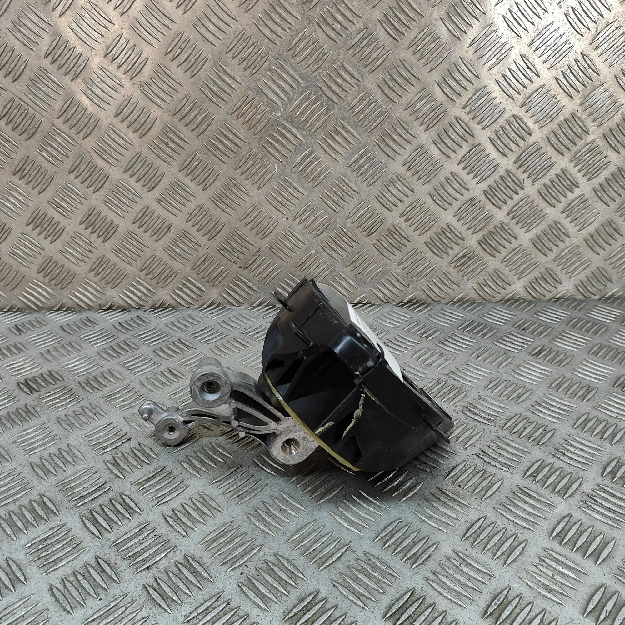 Mercedes-Benz EQE (V295 / X294) Left Side Engine Mount Left Side Engine Mount — MERCEDES BENZ EQE (V29...