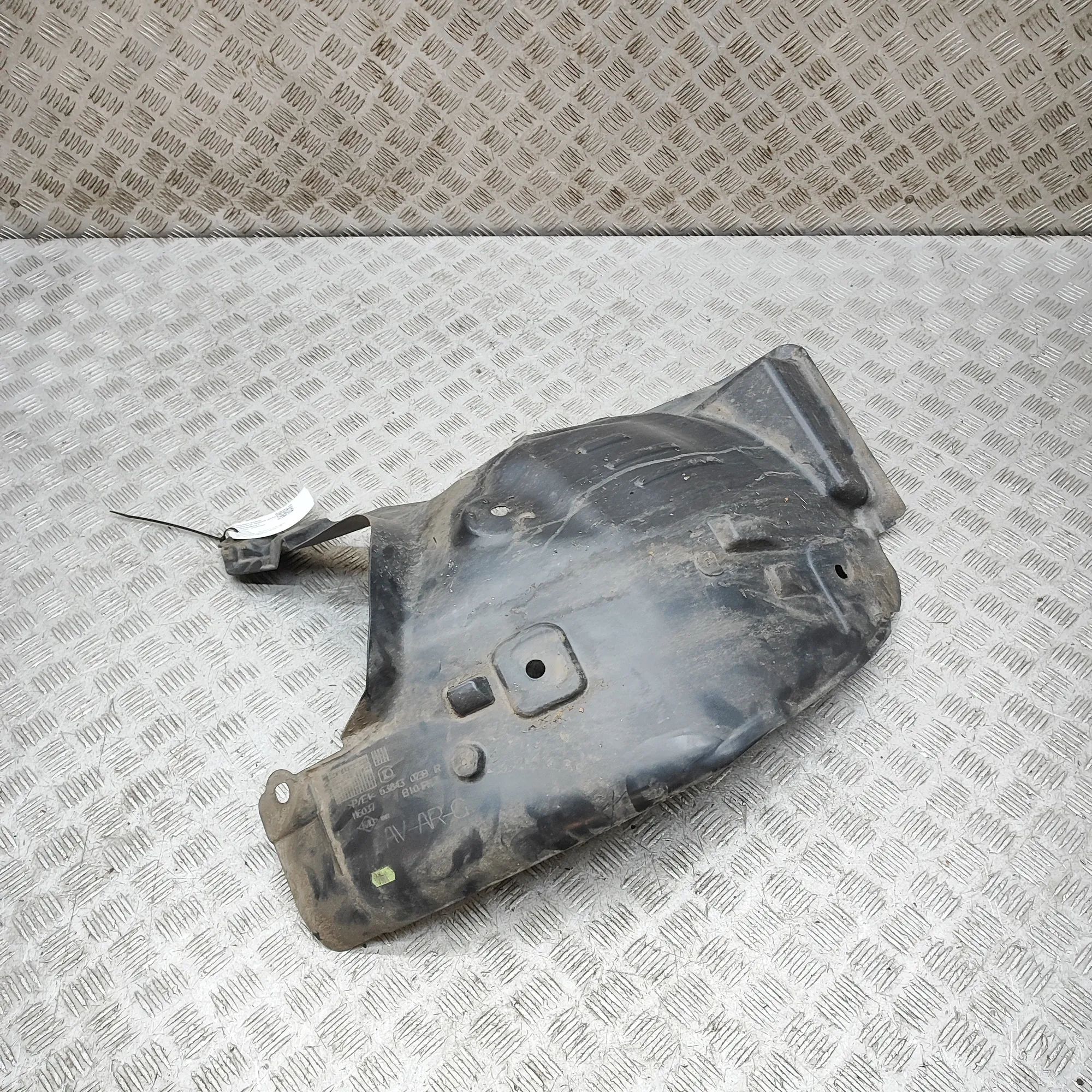 Renault Zoe Wheel arch liner — front — left — rear section Wheel arch liner — front — left — rear section ...
