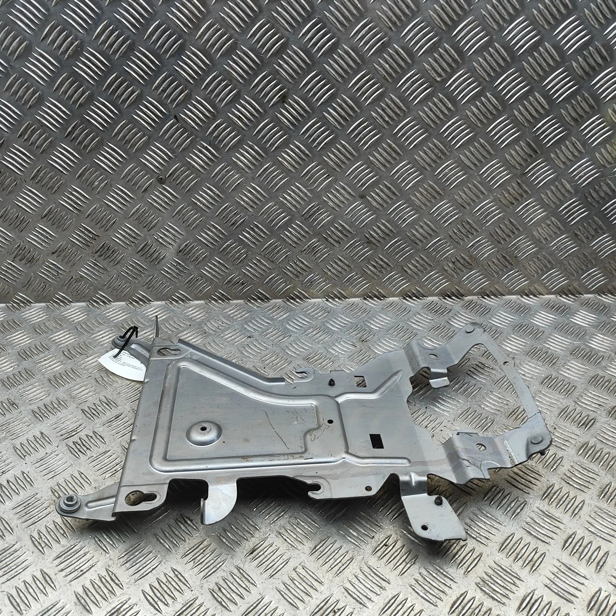 Mercedes-Benz EQS (V297 / X296) Bracket Bracket — MERCEDES BENZ EQS (V297) (2021-...) —...