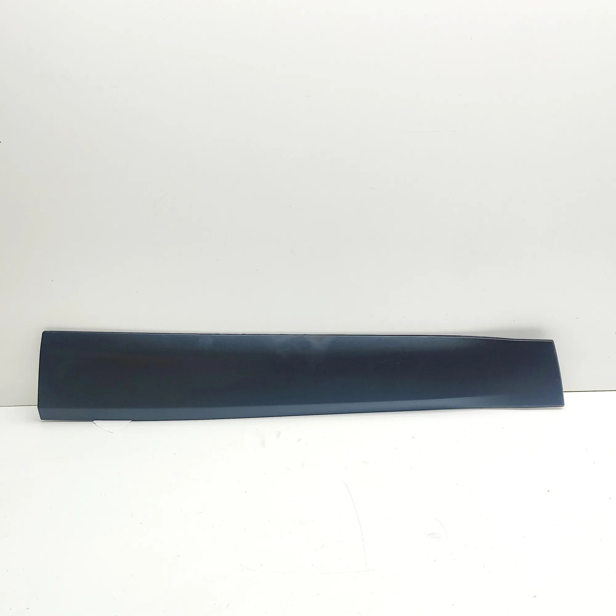 Jeep Cherokee (KL) Door moulding — front left Door moulding — front left — JEEP CHEROKEE (KL)...