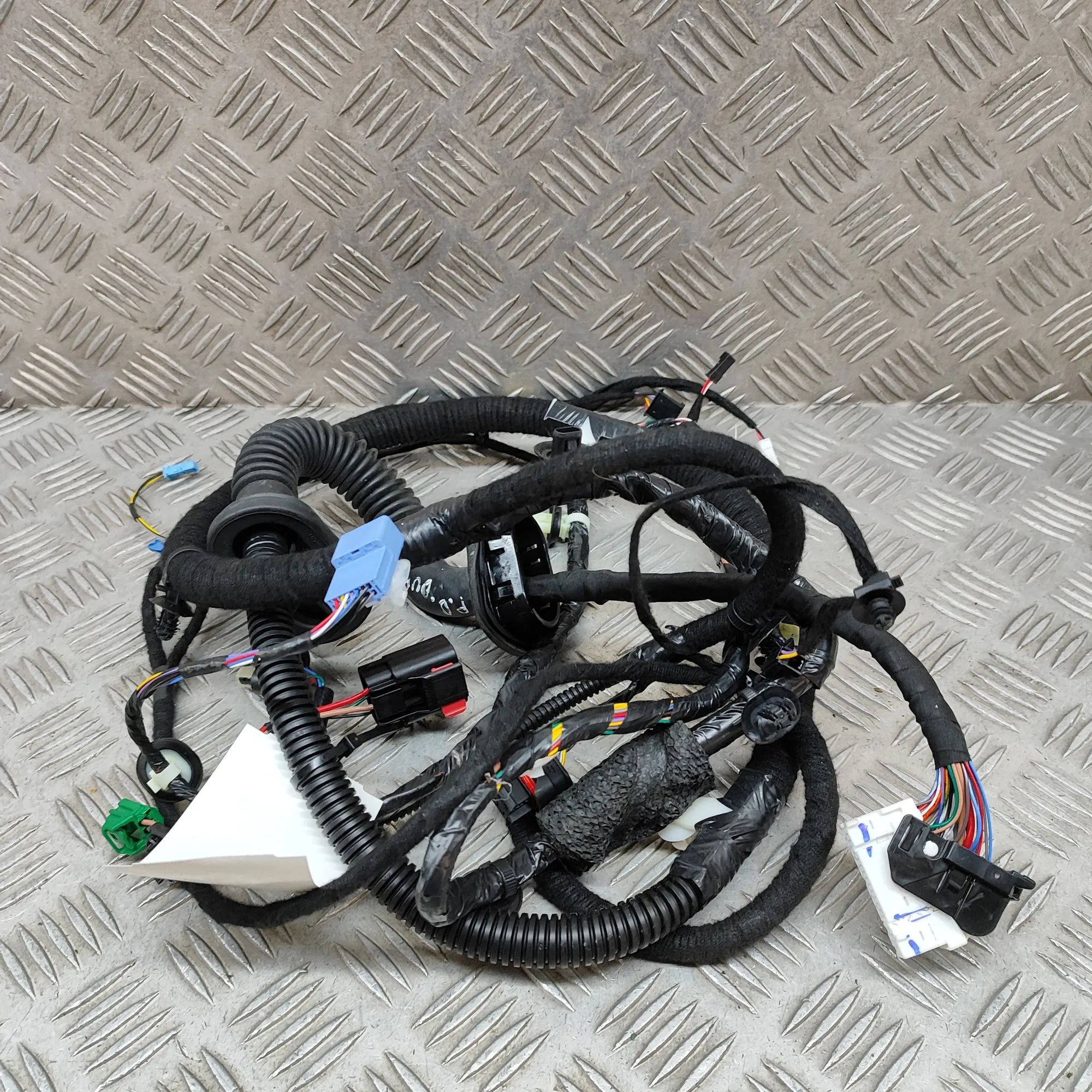 Tesla Model Y Door wiring — front right Door wiring — front right — TESLA MODEL Y (2019...