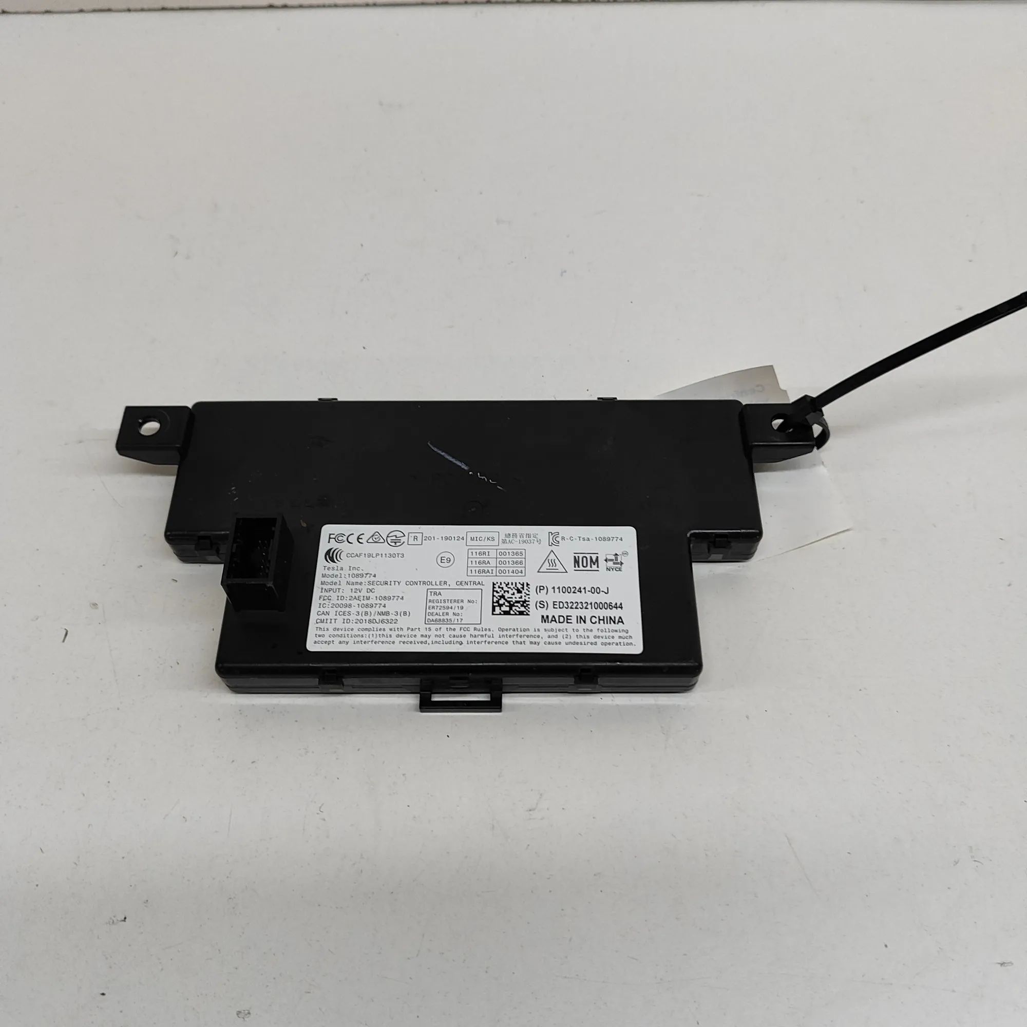 Tesla Model Y Central Locking Control Unit Central locking control unit — TESLA MODEL Y (2...