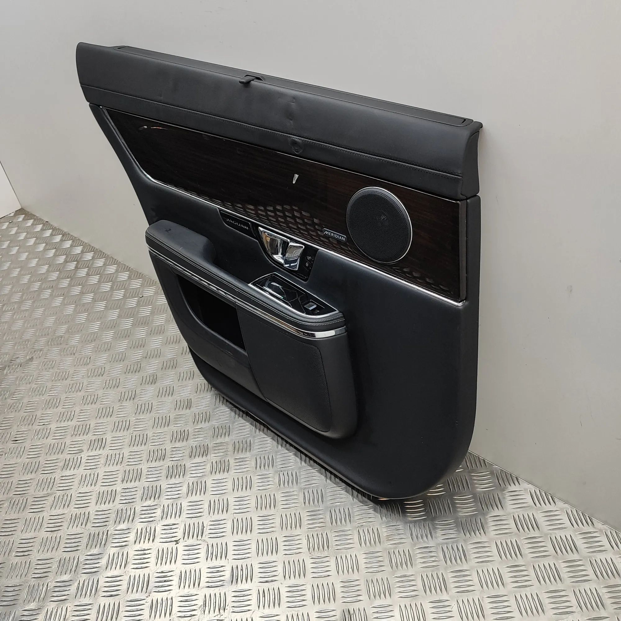Jaguar XJ Rear Left Door Panel Rear Left Door Panel — JAGUAR XJ (X351) (2009-....