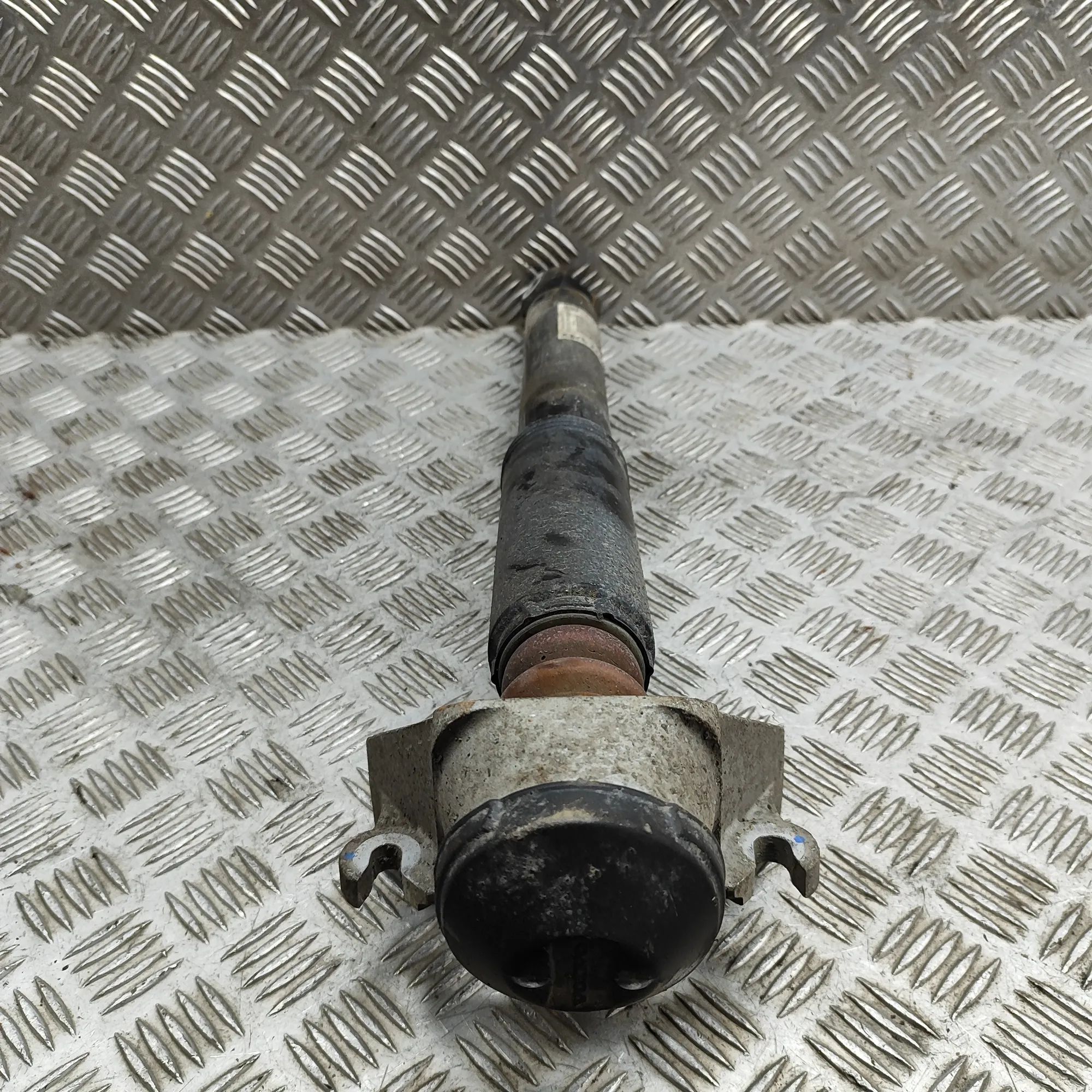 Volvo XC90 Shock absorber — rear left Shock absorber — rear left — VOLVO XC90 (II) (2...