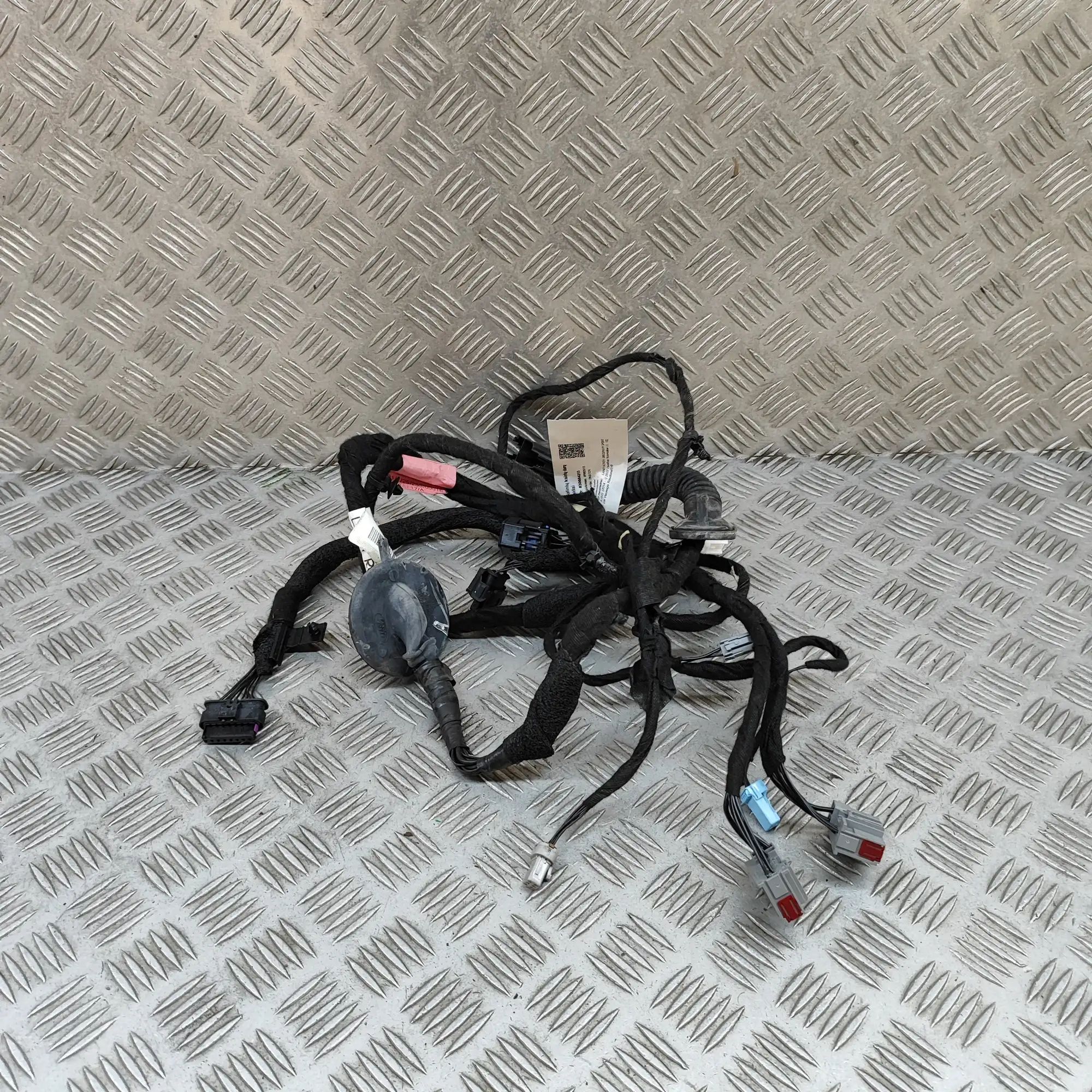 Land Rover Discovery Sport Door wiring — rear left Door wiring — rear left — LAND ROVER DISCOVERY ...
