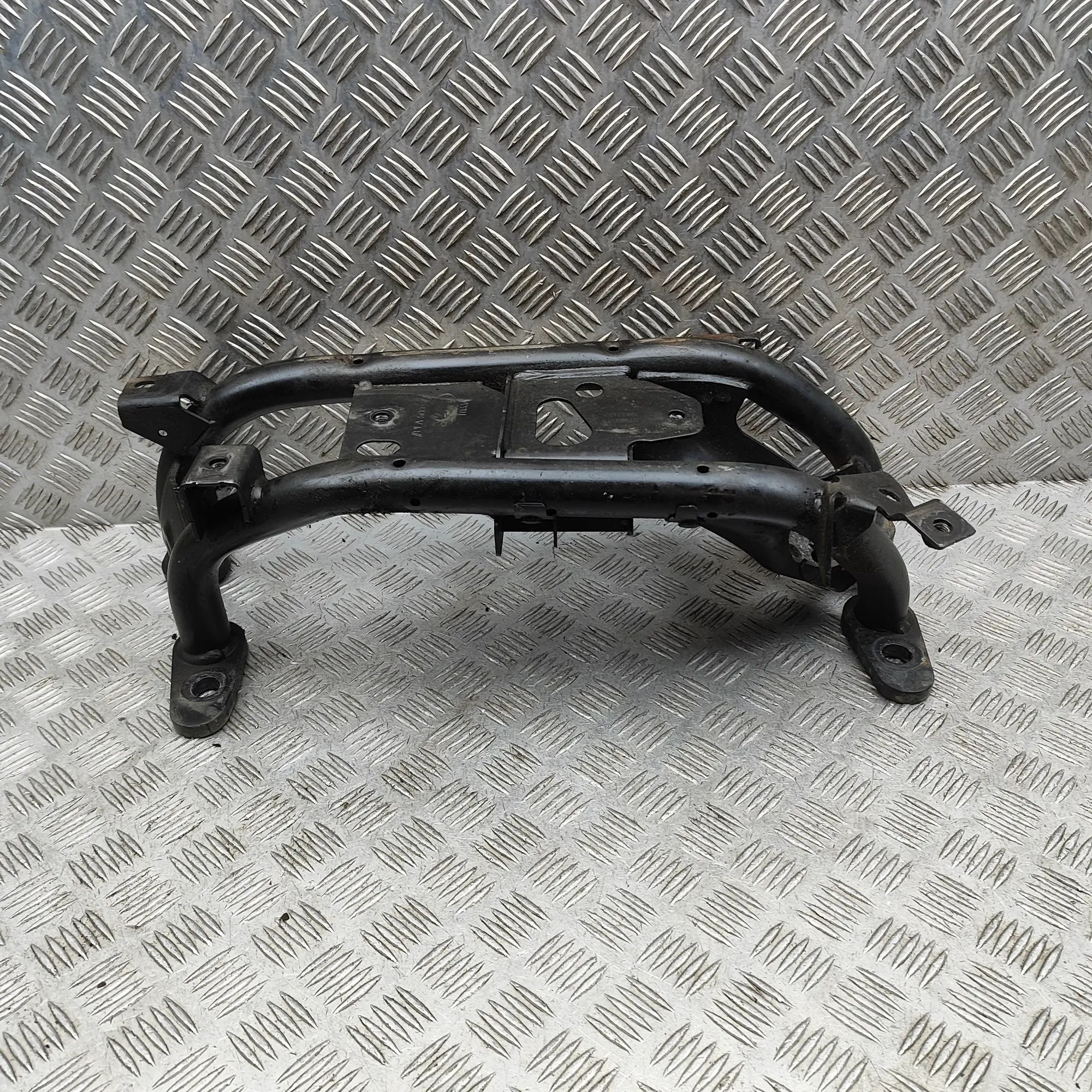 Land Rover Discovery Gearbox Support Mount Bracket Gearbox Support Mount Bracket — LAND ROVER DISC...