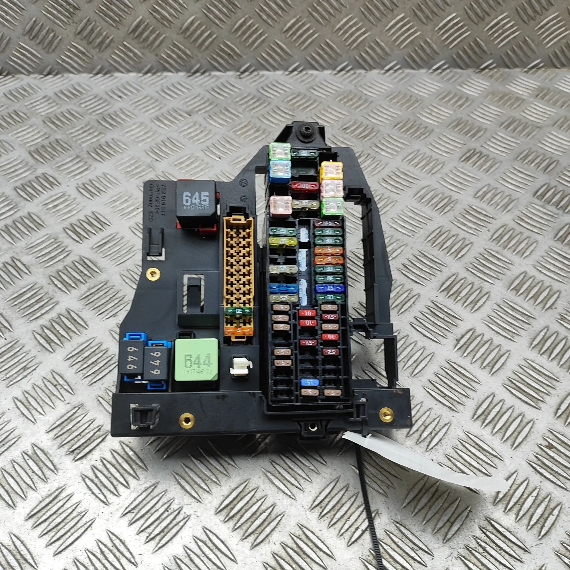 Volkswagen Transporter (T6, Caravelle, Multivan) Fuse Box Module Fuse Box Module — VW TRANSPORTER (VI T6 Minibus...