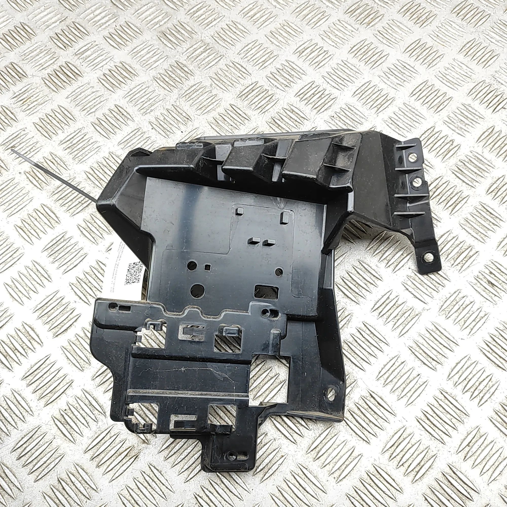 Land Rover Discovery Sport Rear Right Bumper Bracket Rear Right Bumper Bracket — LAND ROVER DISCOVER...