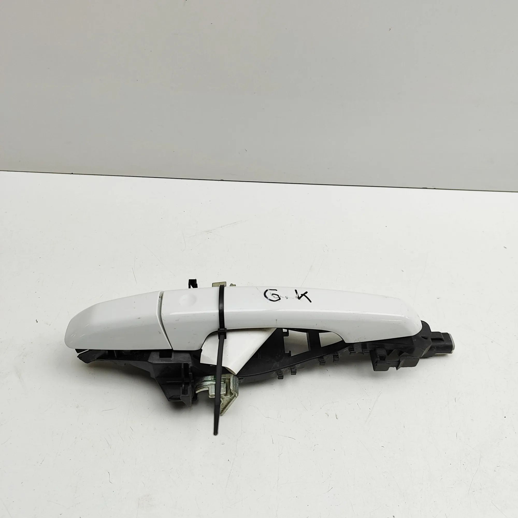 Land Rover Discovery Exterior door handle — rear left Exterior door handle — rear left — LAND ROVER D...