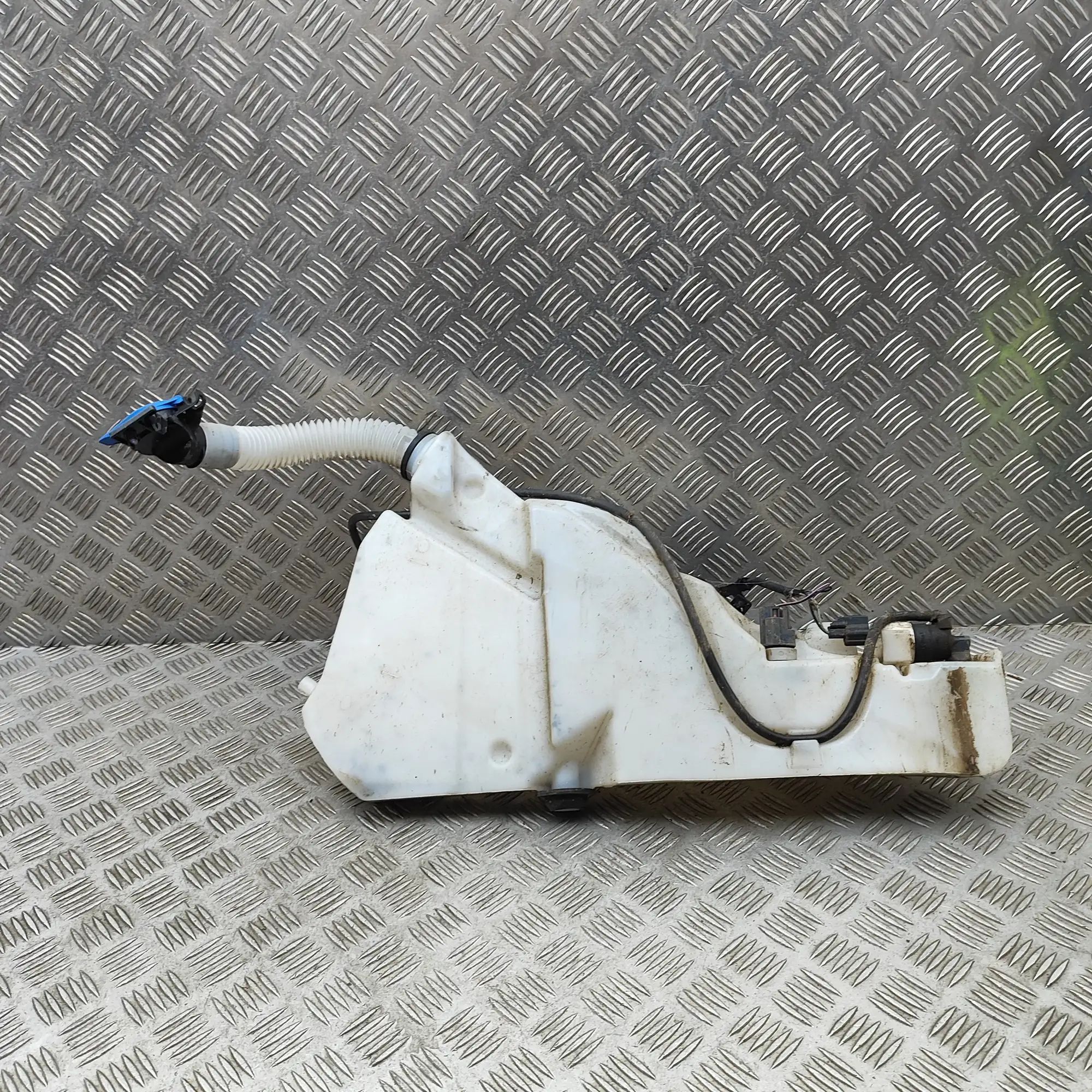 Jaguar XE Window Washer Tank Window Washer Tank — JAGUAR XE (X760) (2015-......
