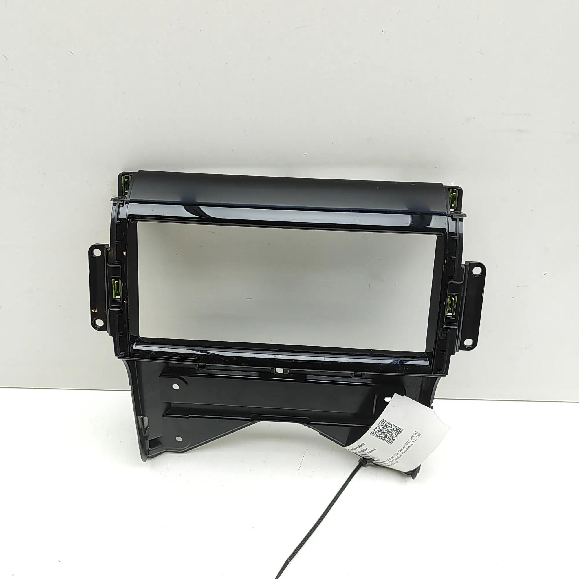 Land Rover Discovery Sport Navigation screen trim Navigation screen trim — LAND ROVER DISCOVERY S...