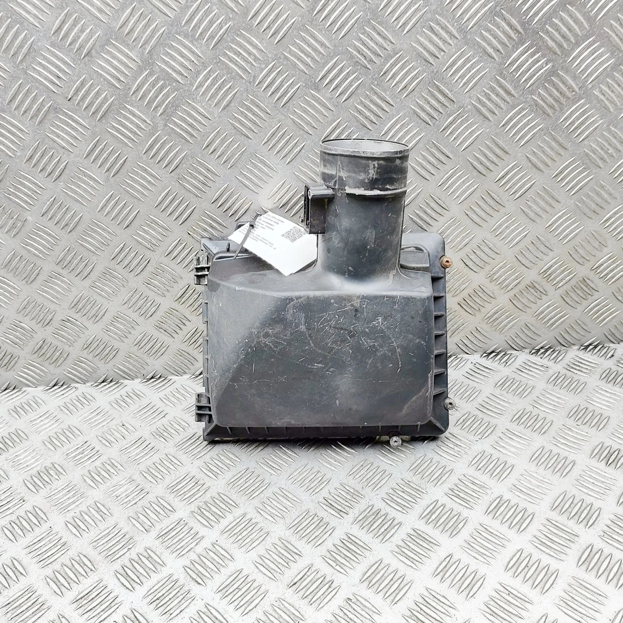 Opel Vivaro (B) Air filter housing upper section Air filter housing upper section — OPEL VIVARO ...