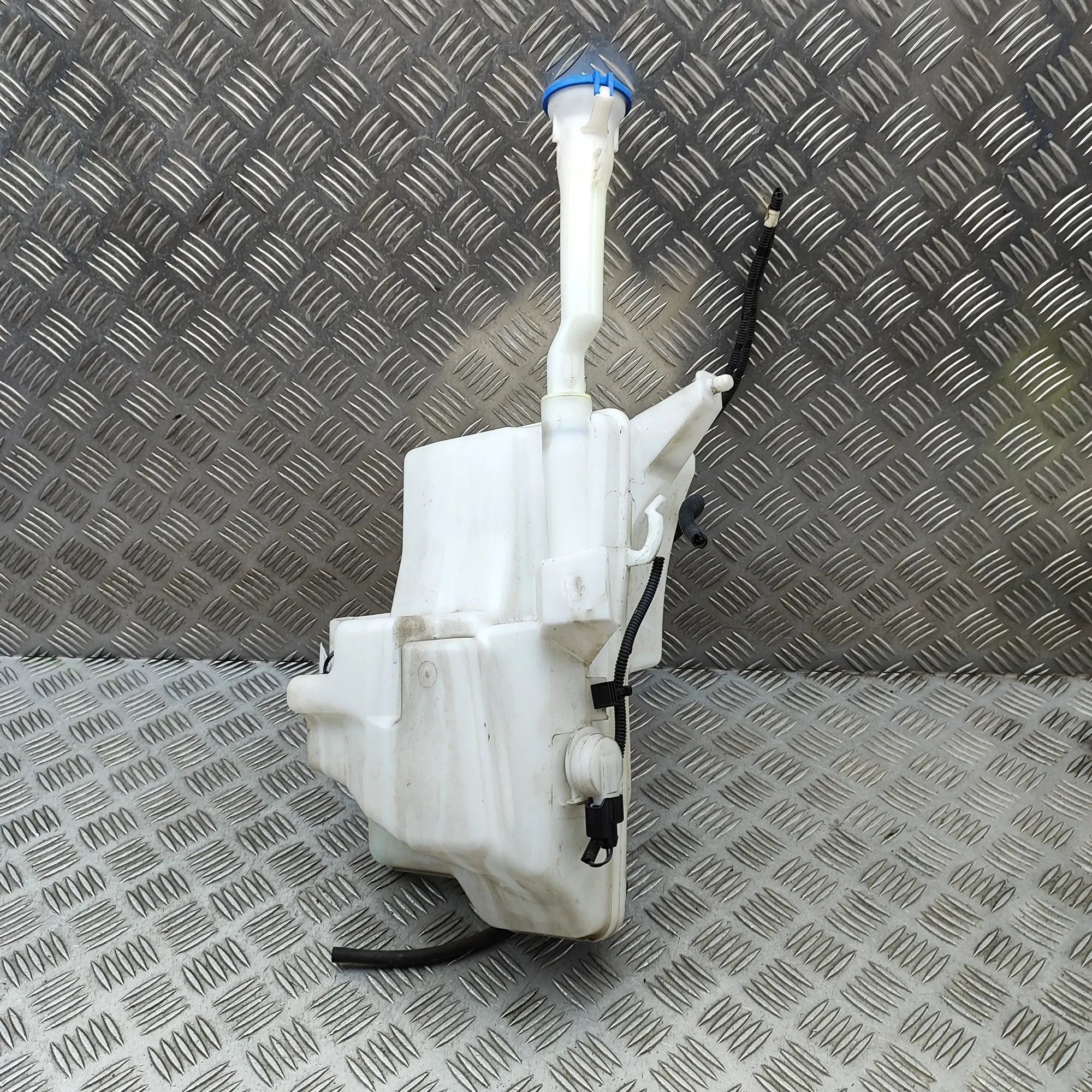 Volvo V40 Window Washer Tank Window Washer Tank — VOLVO V40 (Cross Country 5...