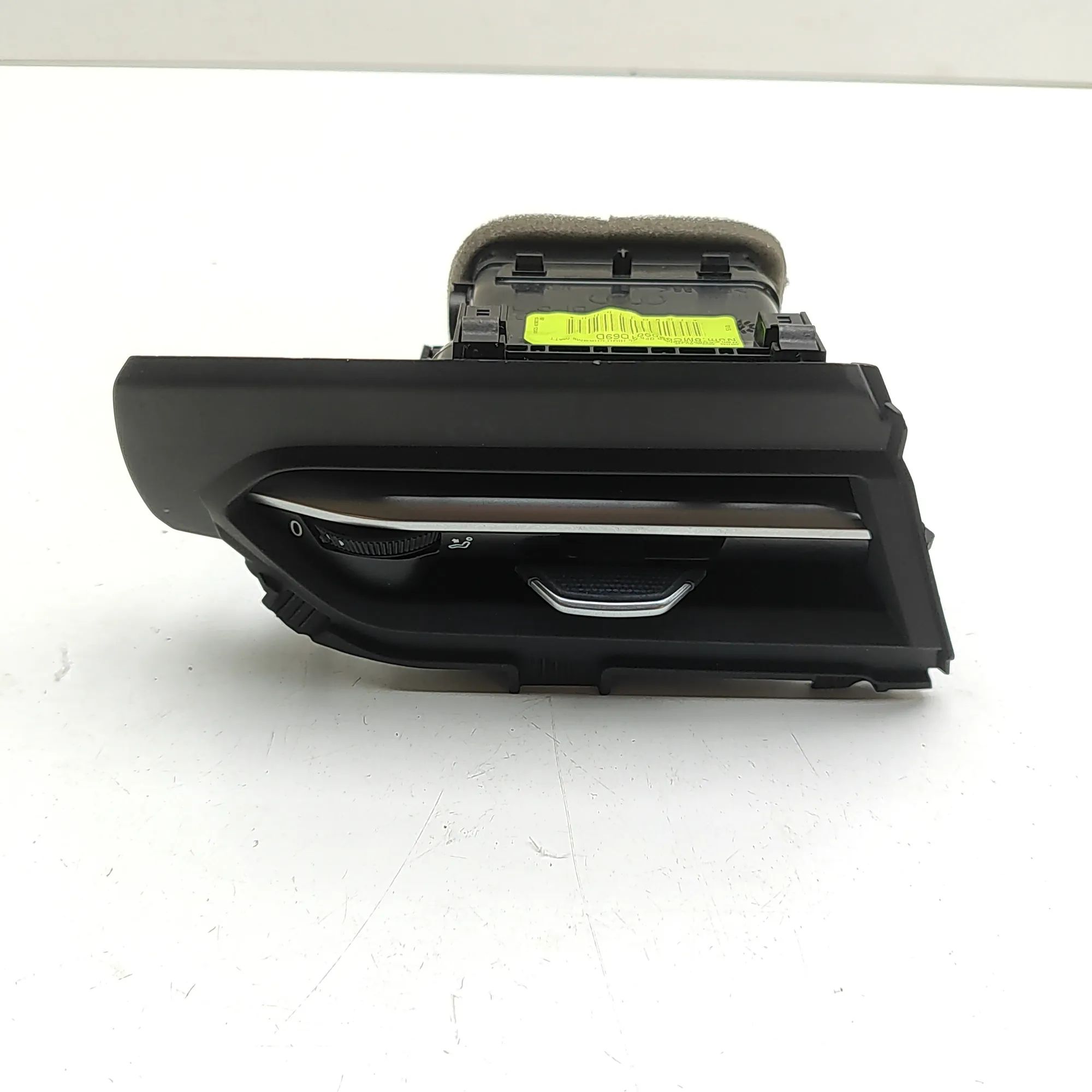 Audi Q5 (GU) Dashboard Air Vents Dashboard Air Vents — AUDI Q5 (GUB) (2025-...) ...